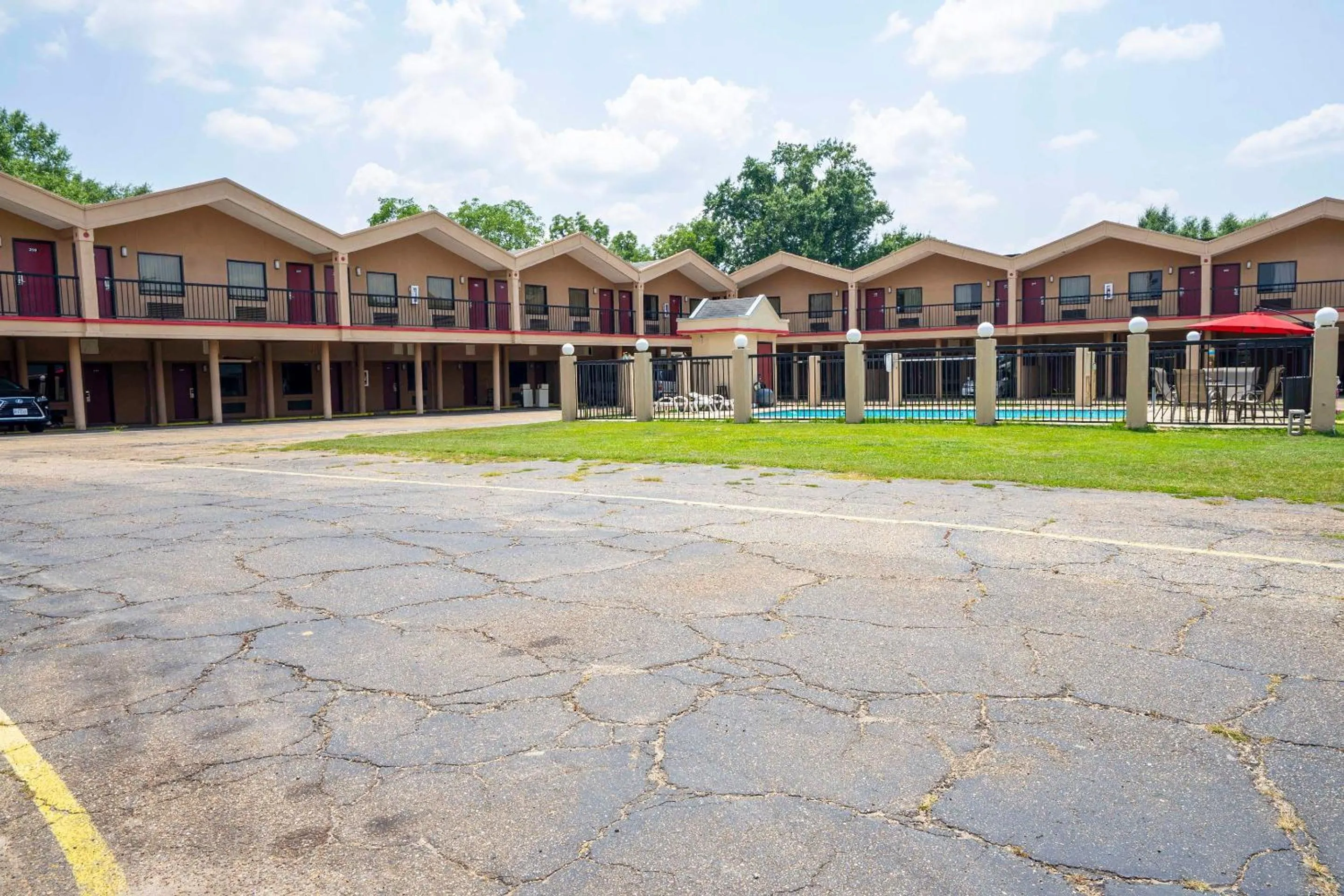 Facade/entrance in OYO Hotel Opp AL, Floral Hwy