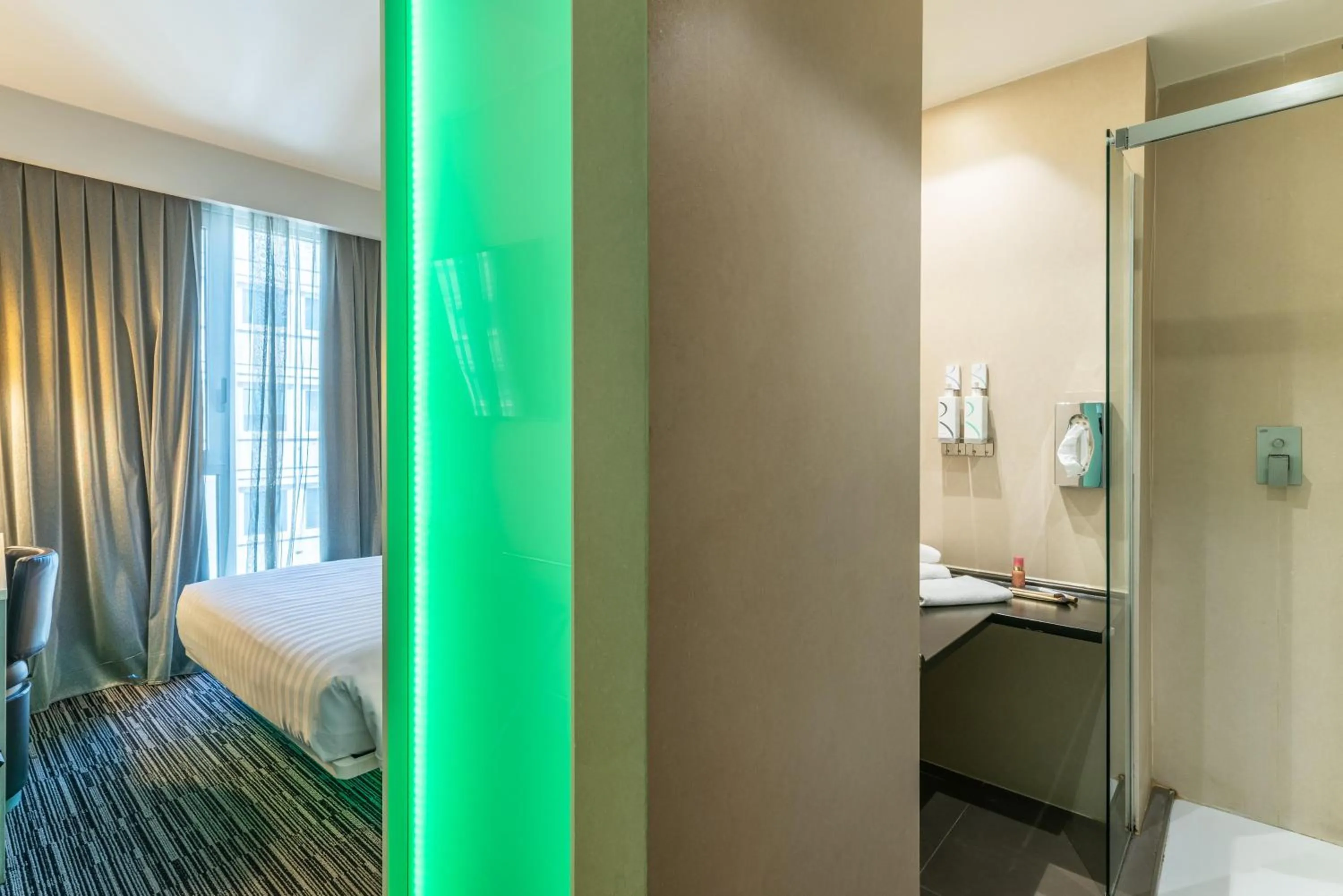 Bathroom, Bed in Best Western Premier Hotel Royal Santina