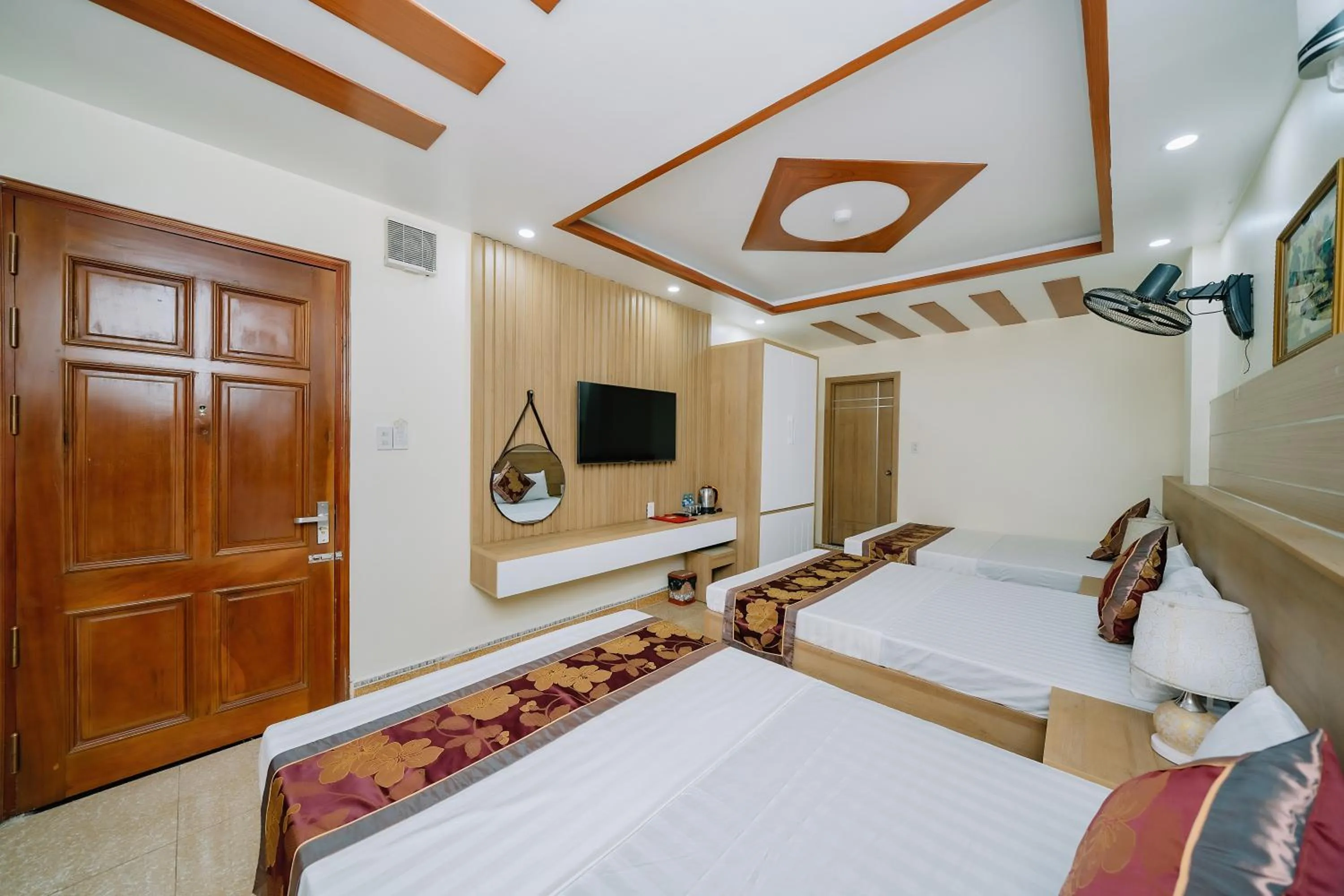 Bed in My Ngoc Hotel