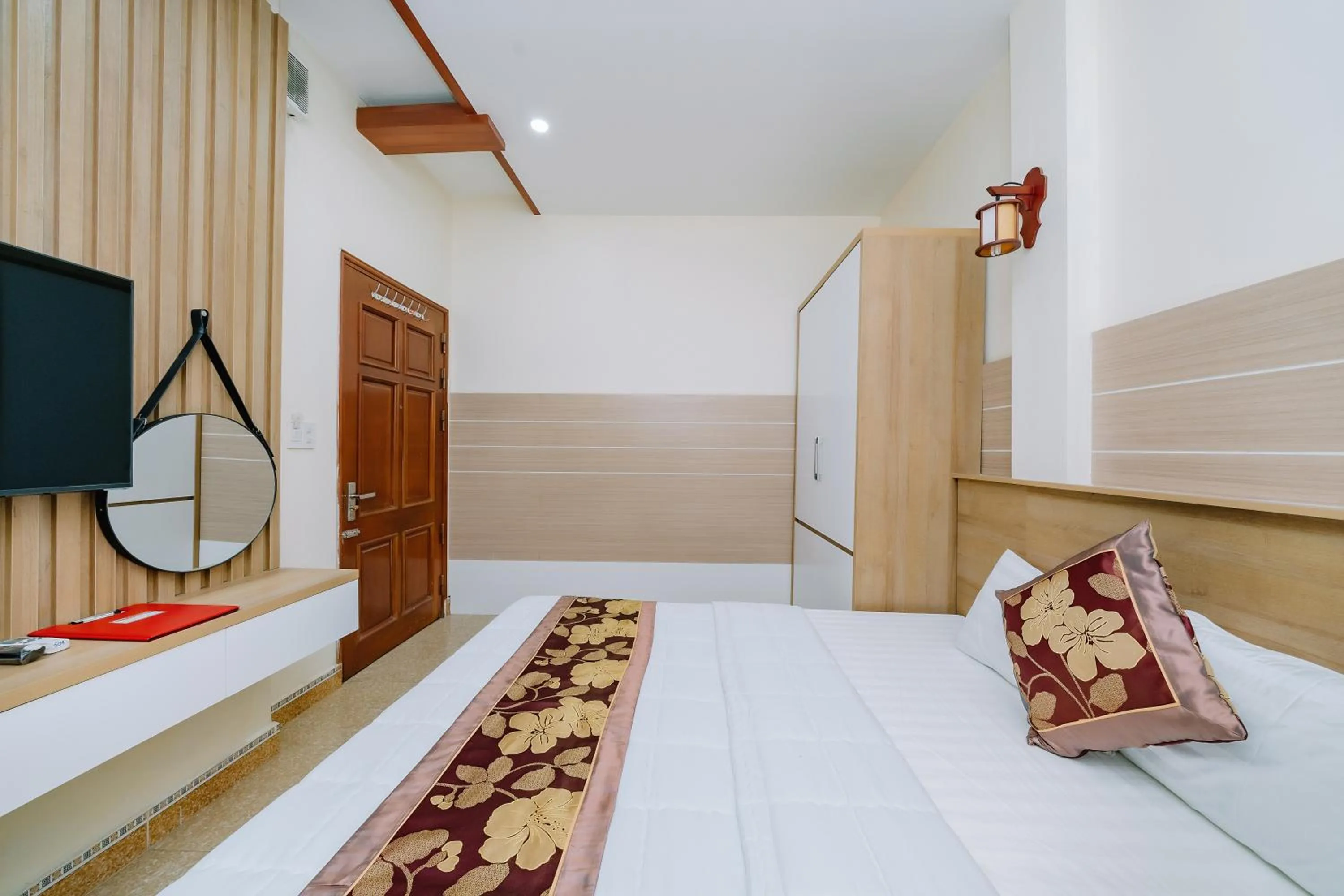 Bed in My Ngoc Hotel