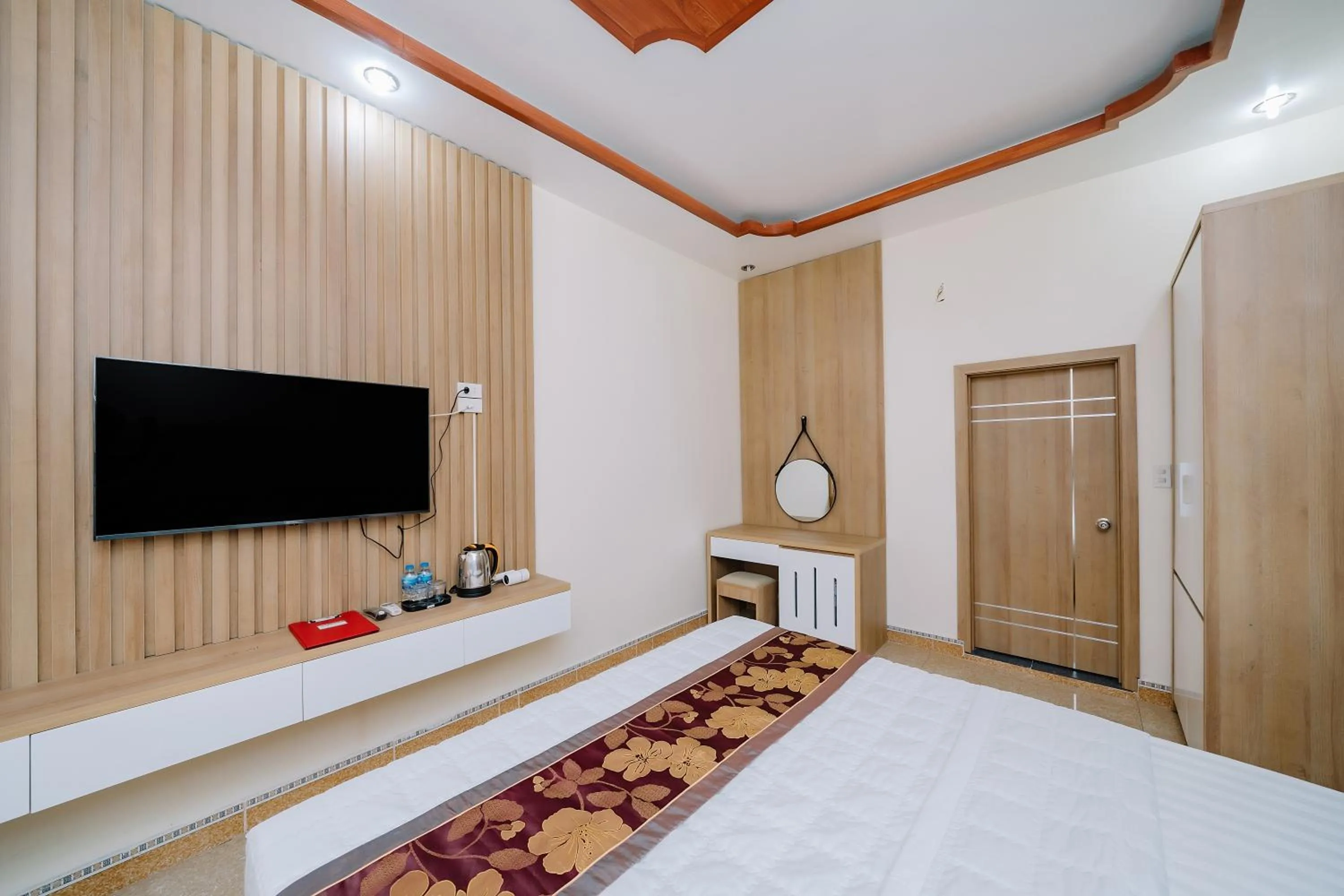 Bed in My Ngoc Hotel