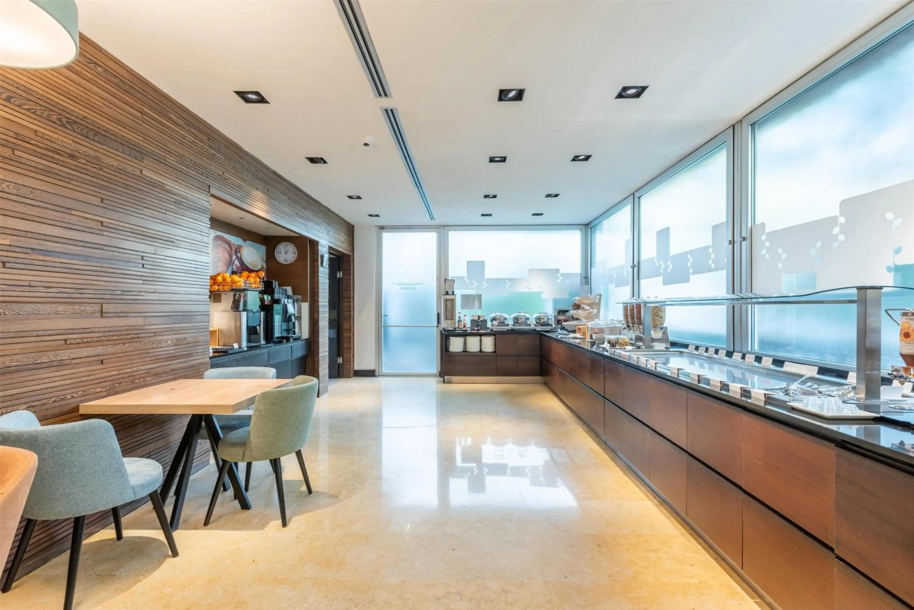 Restaurant/places to eat in Hilton Garden Inn Rome Claridge