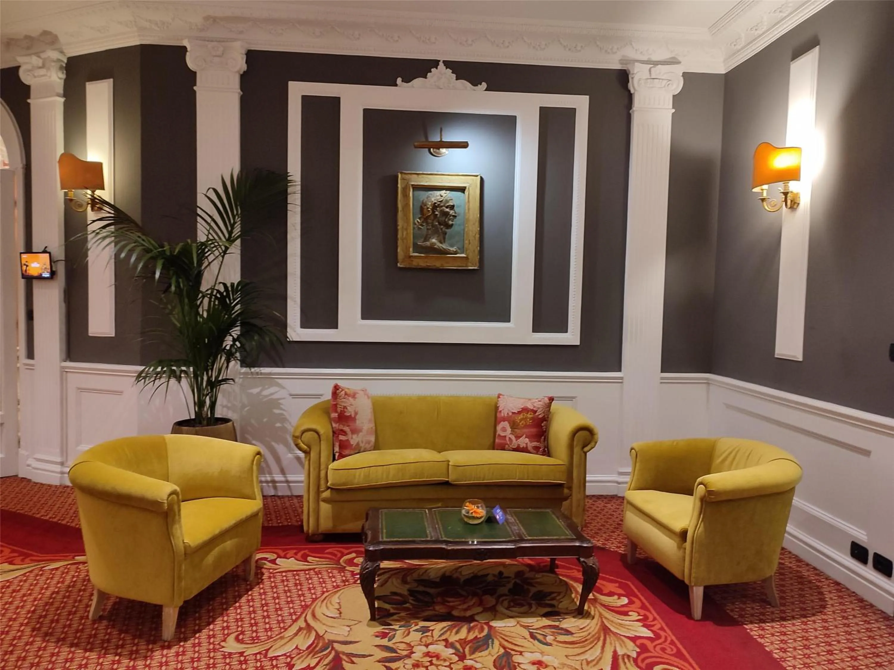 Lounge or bar in Radisson Blu GHR Rome