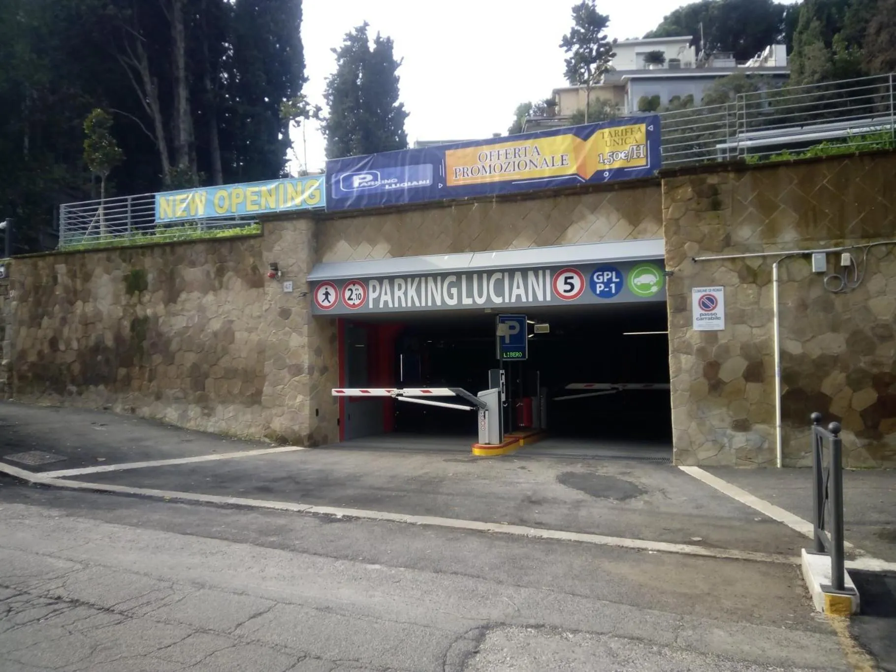 Fitness centre/facilities in Radisson Blu GHR Rome