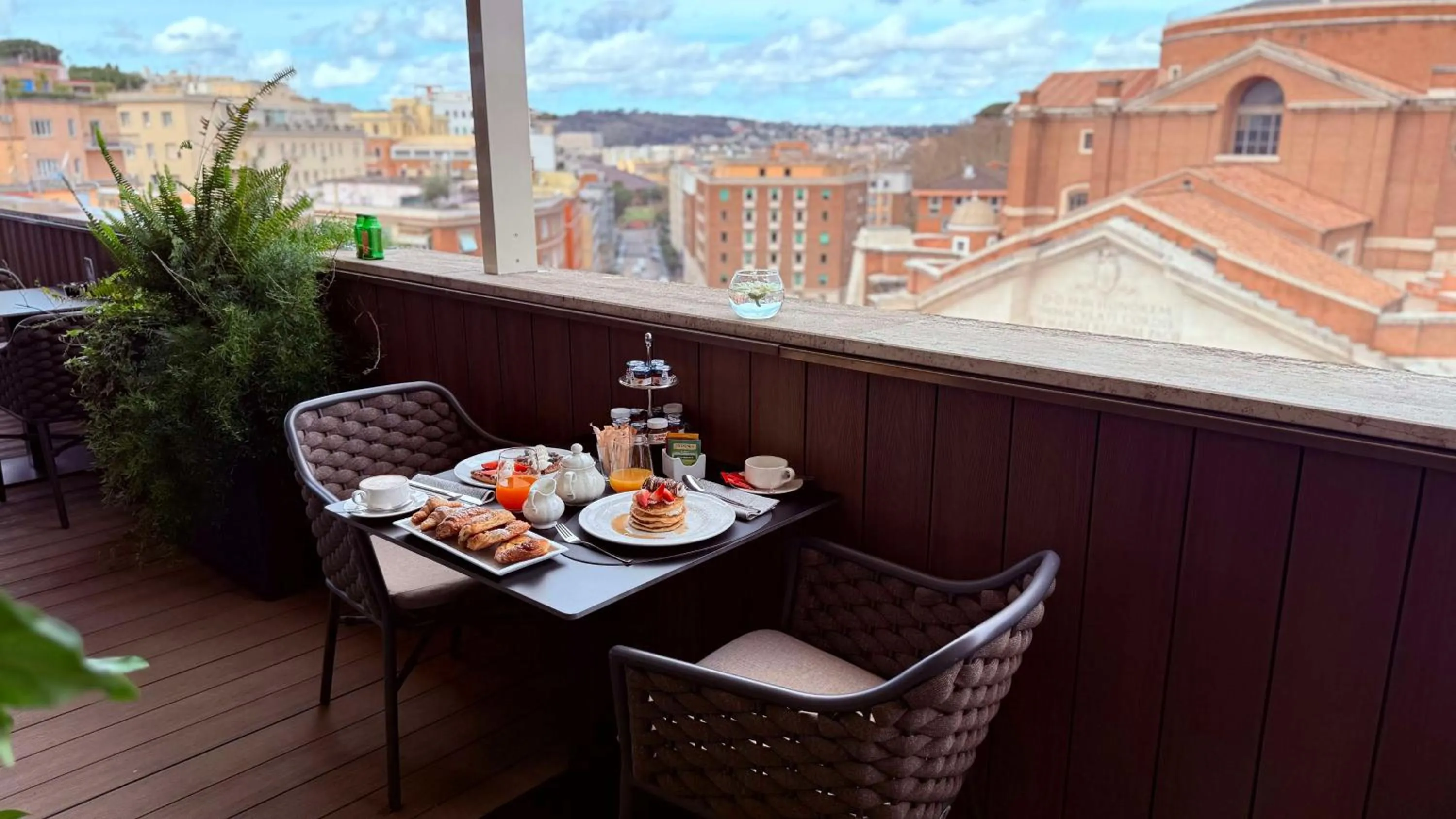 Breakfast in Radisson Blu GHR Rome