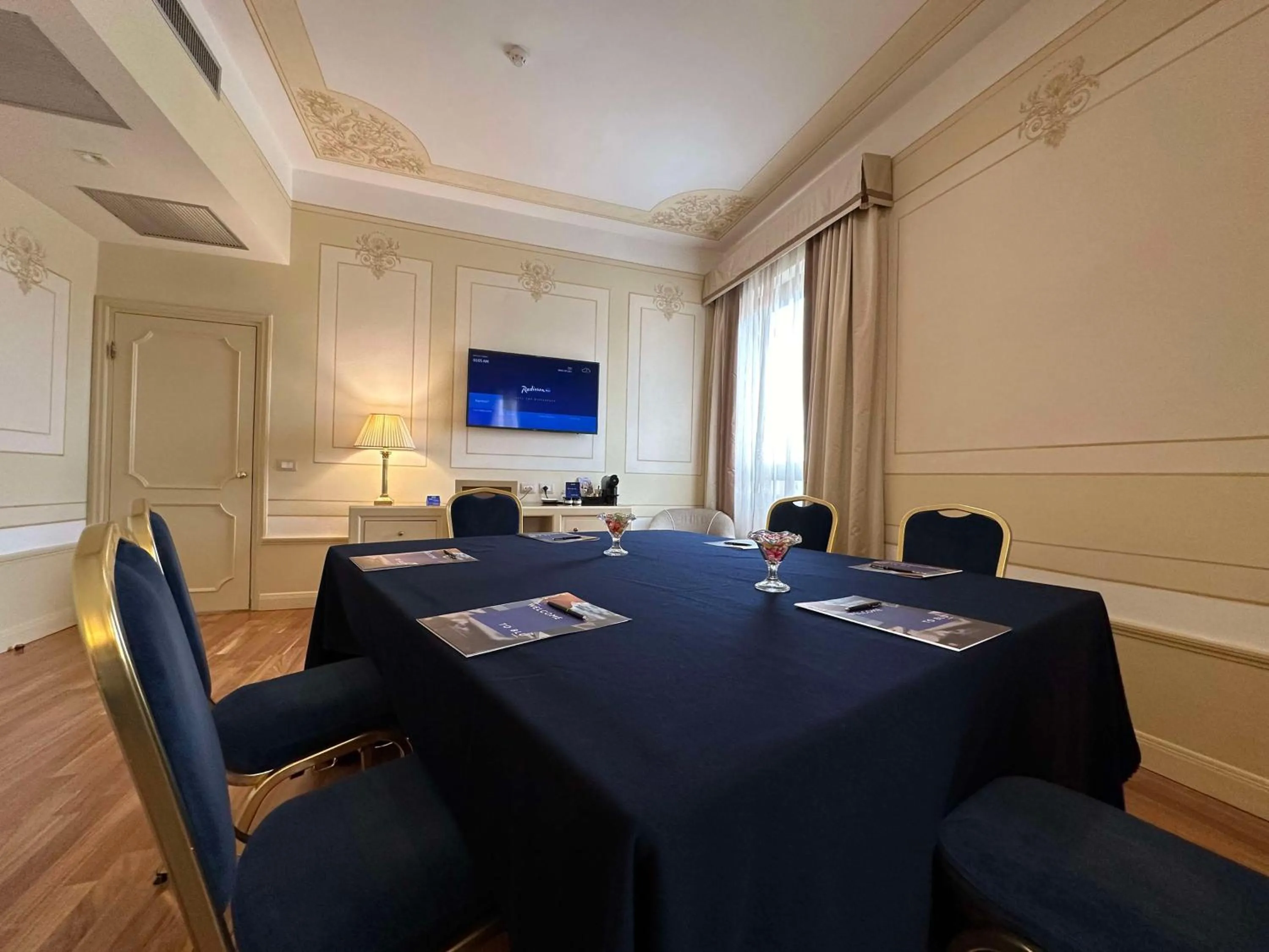 Meeting/conference room in Radisson Blu GHR Rome