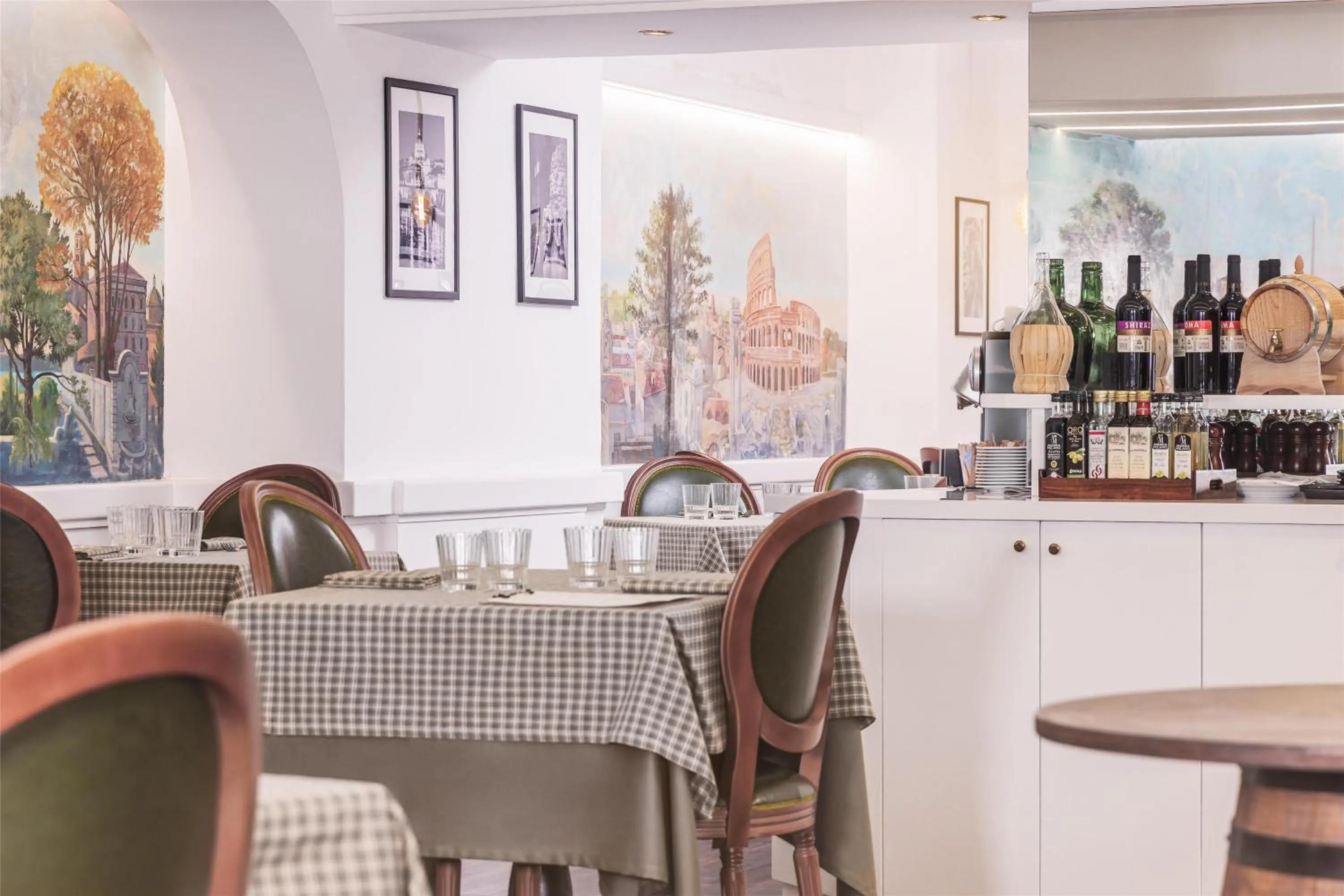 Restaurant/places to eat in Radisson Blu GHR Rome