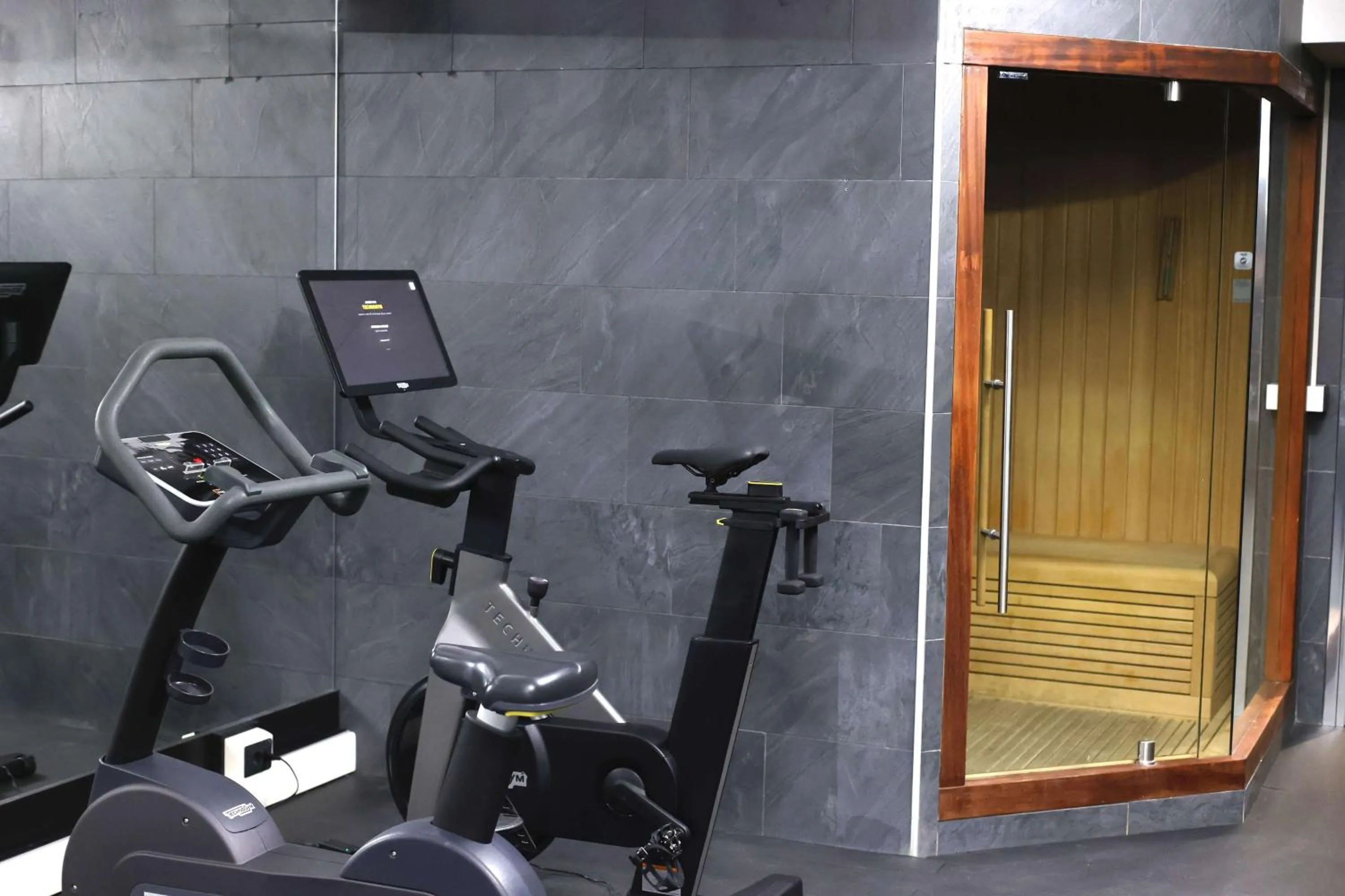 Fitness centre/facilities in Radisson Blu GHR Rome