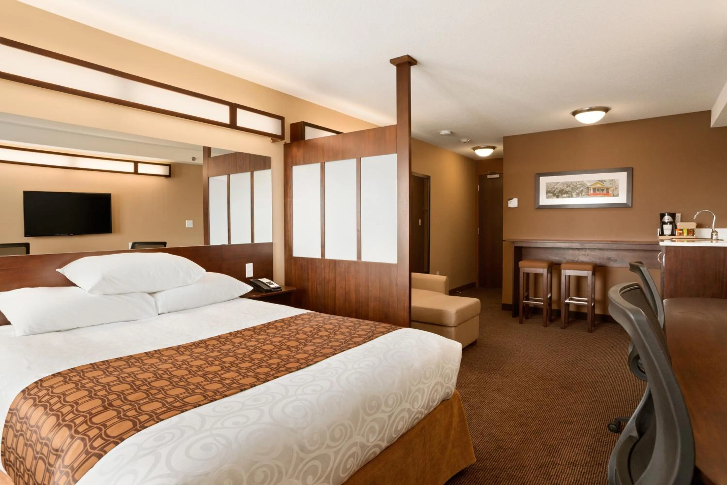 Photo of the whole room, Bed in Microtel Inn & Suites by Wyndham Blackfalds