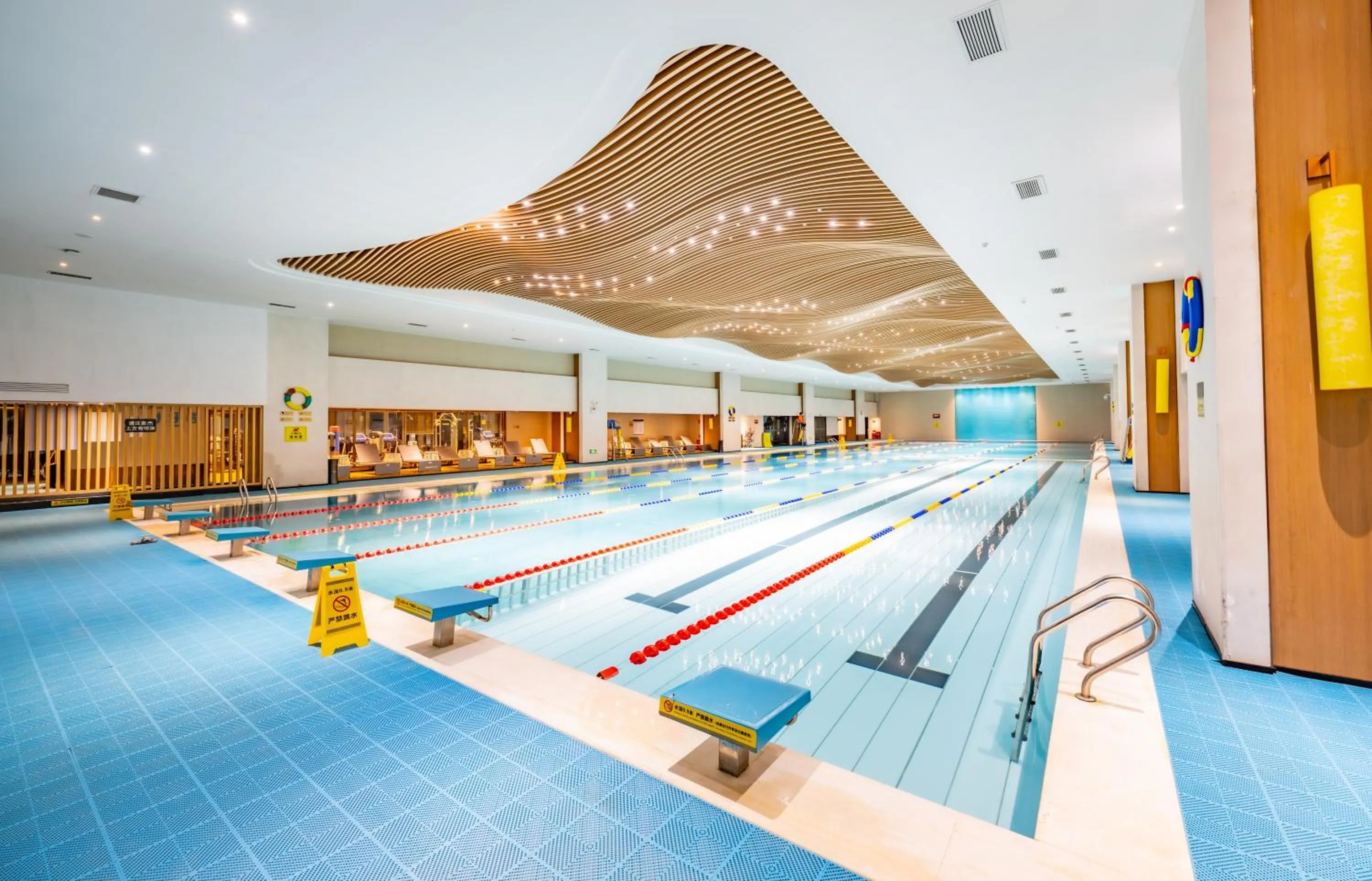 Swimming pool in Kunming Xingyao Hotel