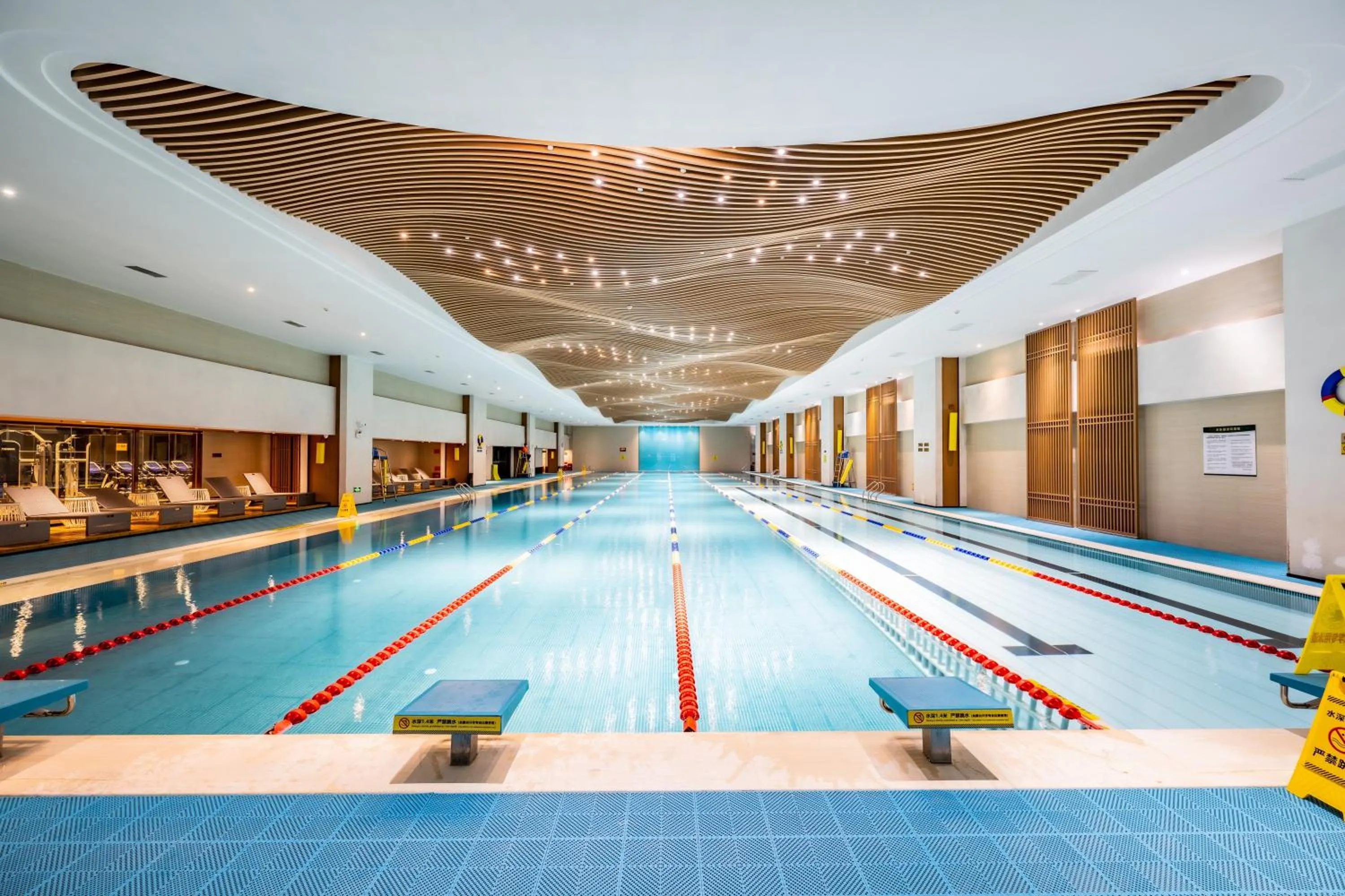 Swimming pool in Kunming Xingyao Hotel