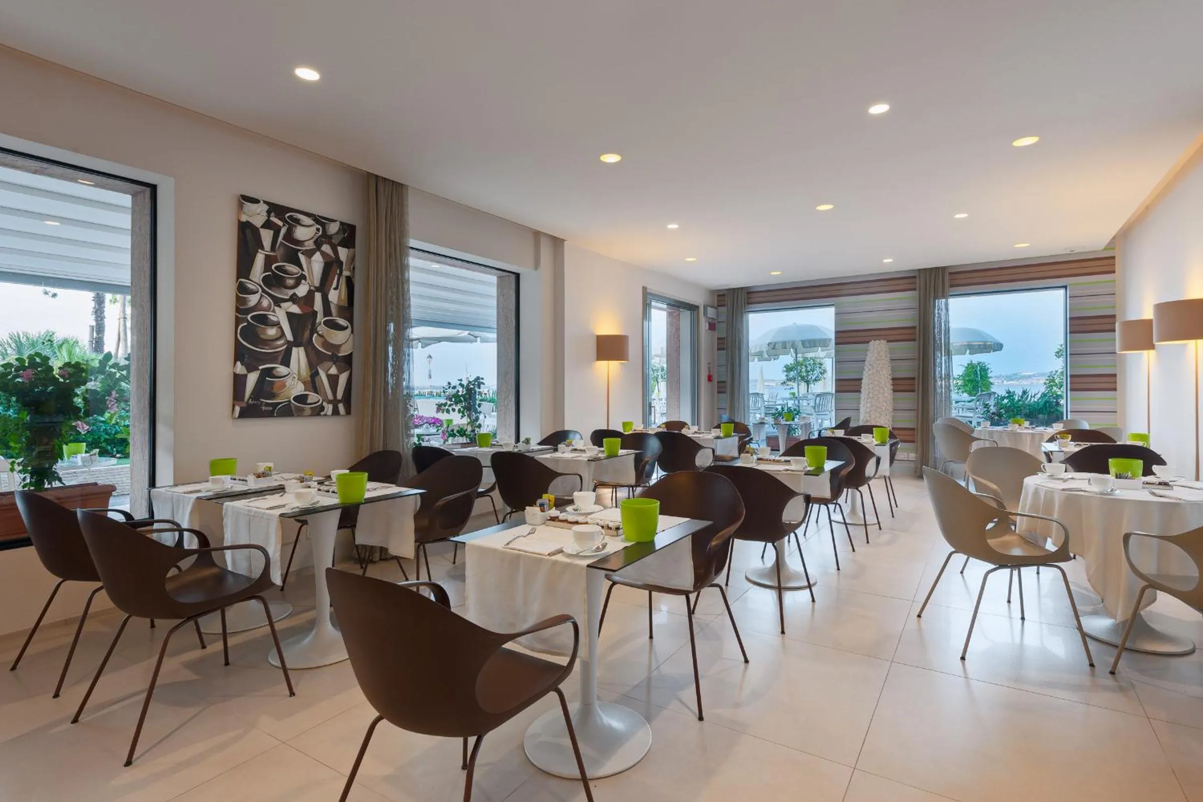 Restaurant/places to eat in Hotel Eden