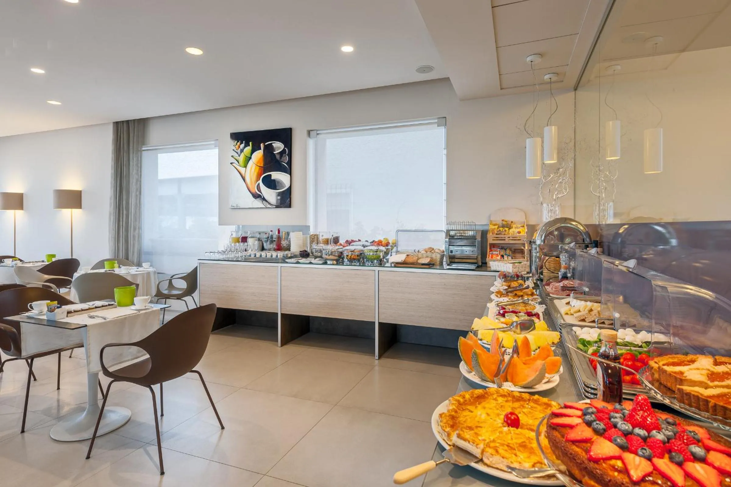 Restaurant/places to eat in Hotel Eden