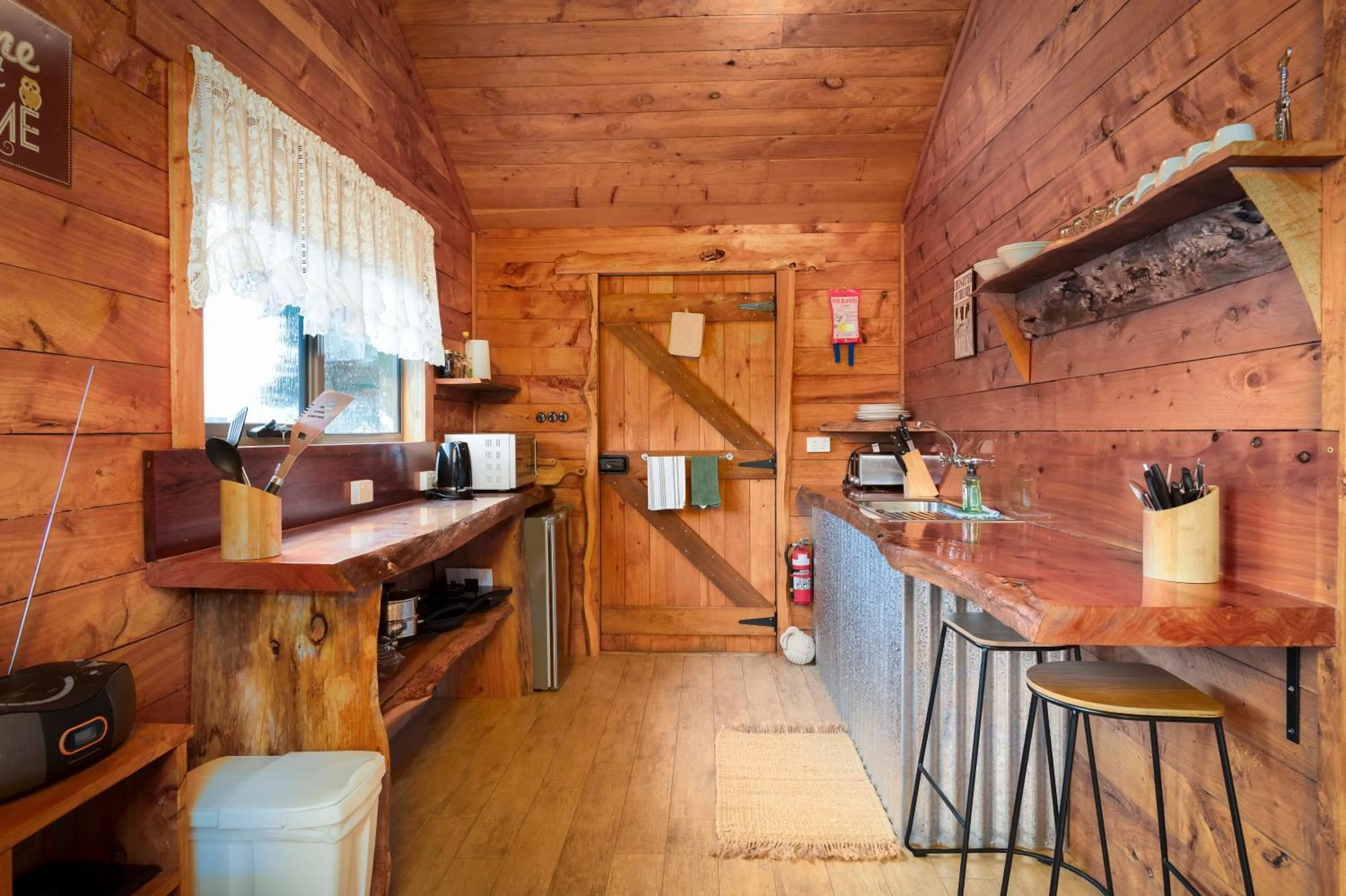 Kitchen or kitchenette in Rustic Hut Bush Retreat