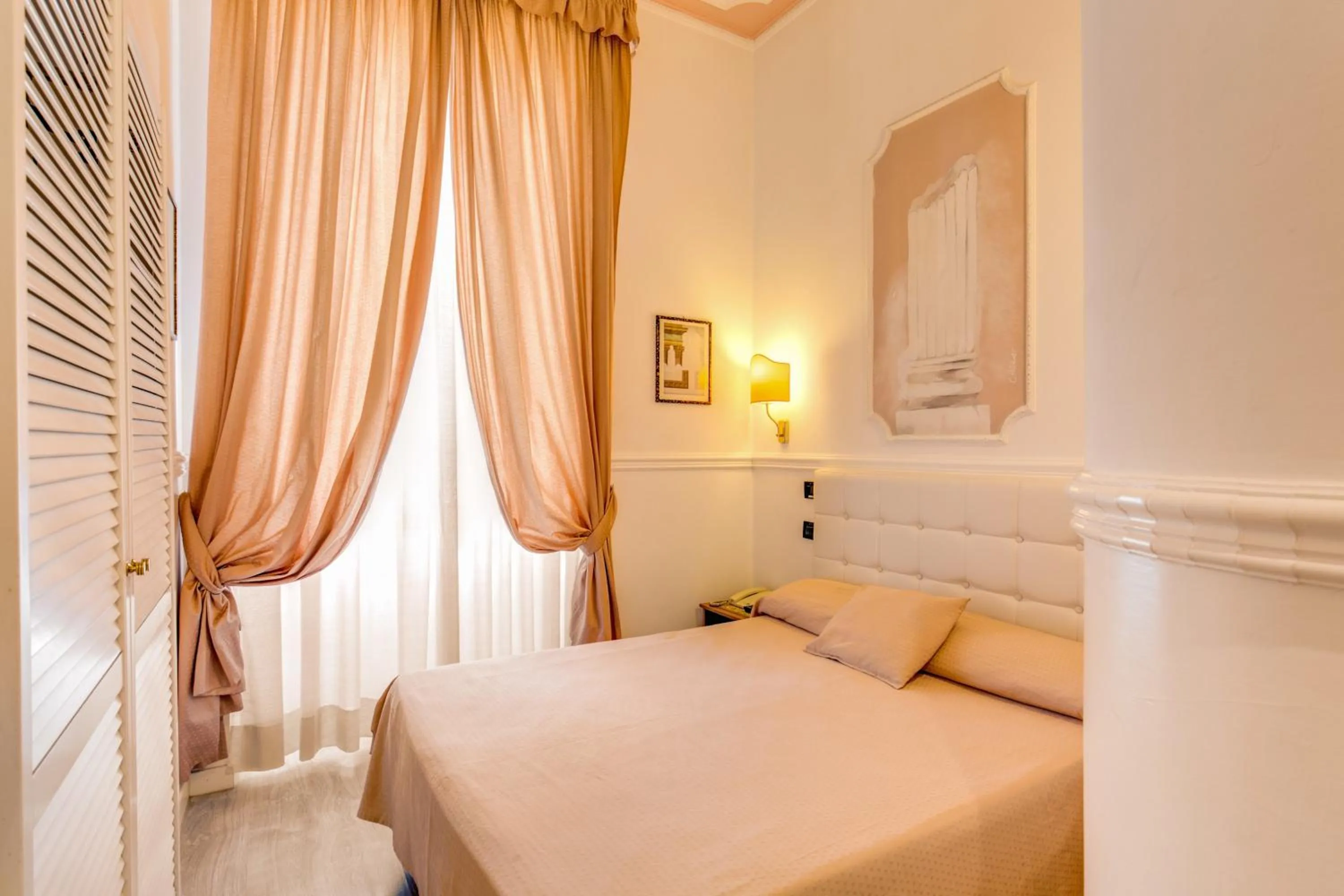 Bedroom, Bed in Hotel Martini