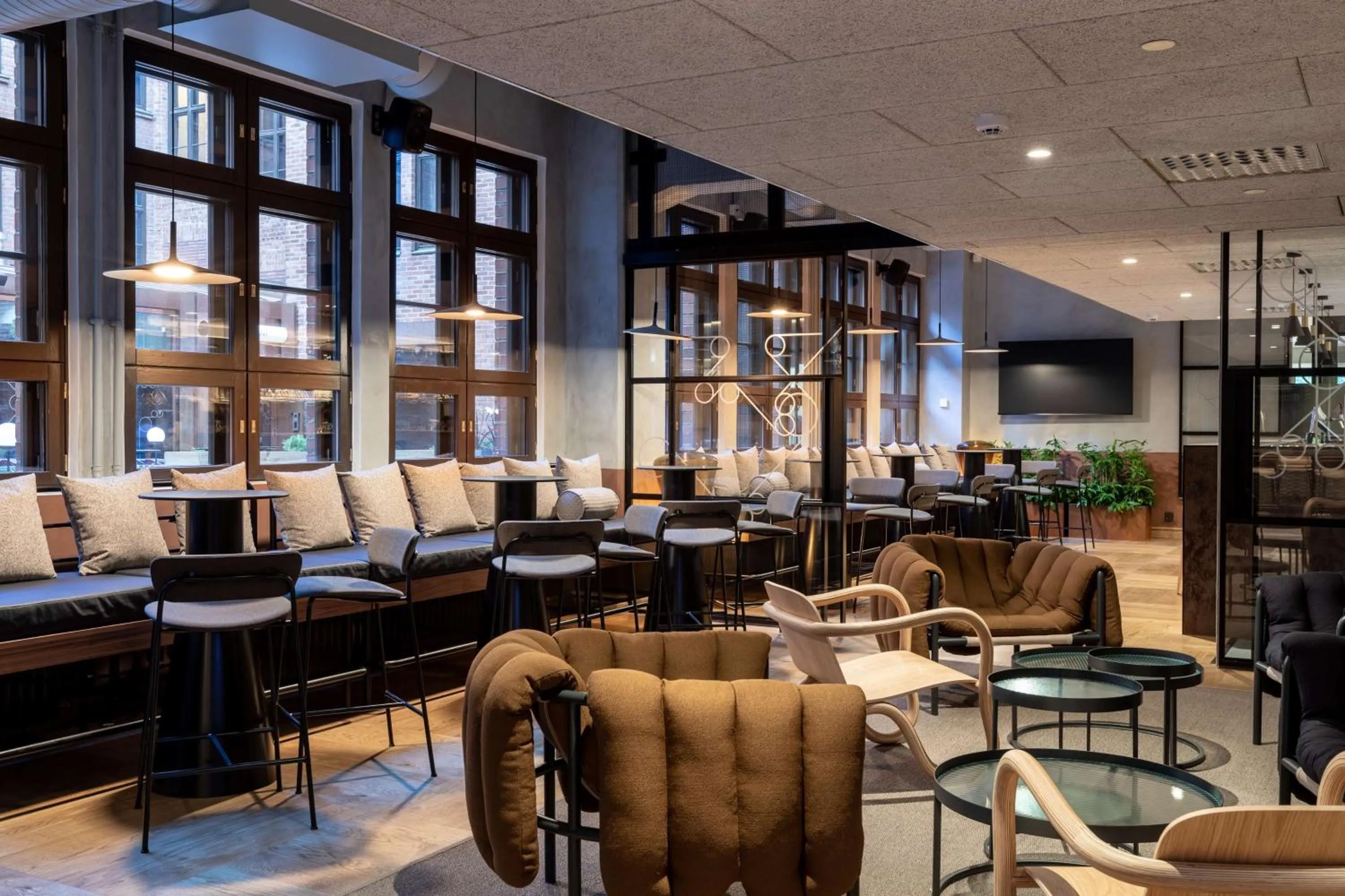 Lounge or bar in Scandic Helsinki Hub
