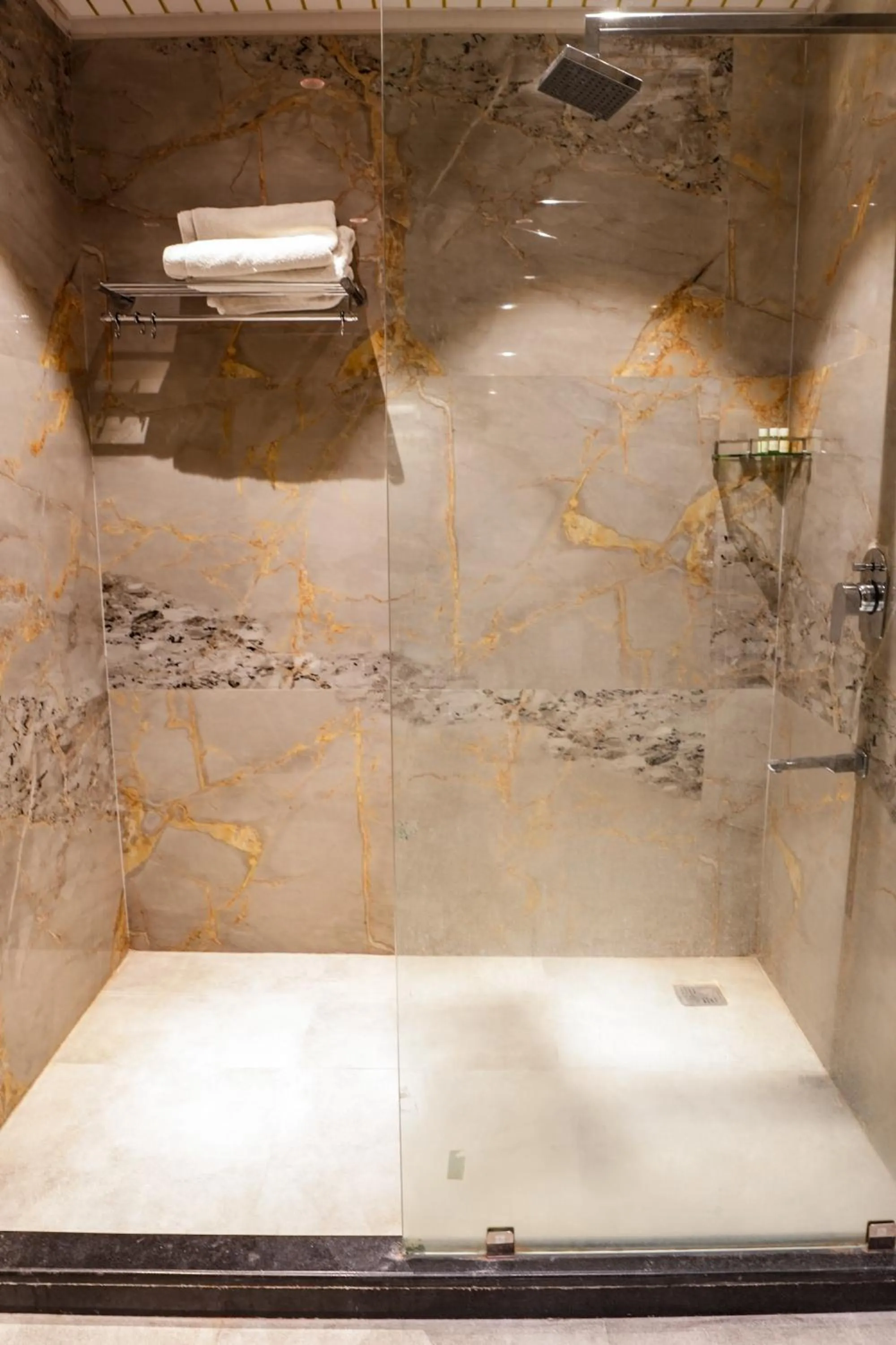 Bathroom in METRO STUDIOS