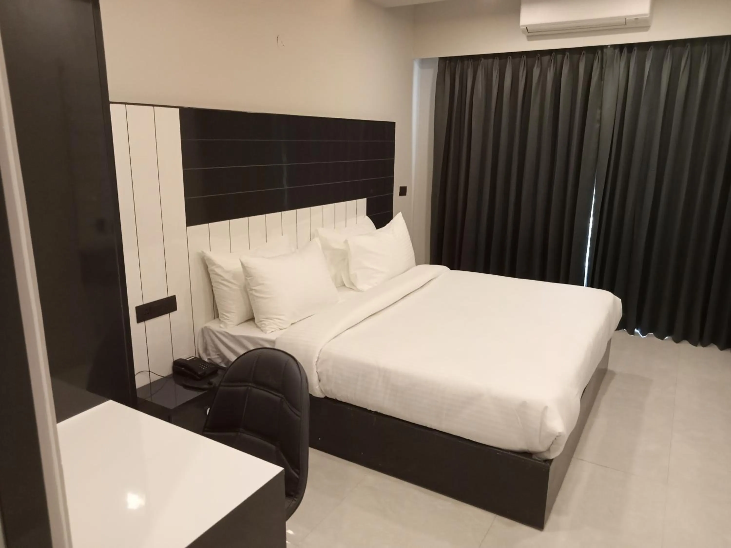 Bedroom, Bed in METRO STUDIOS