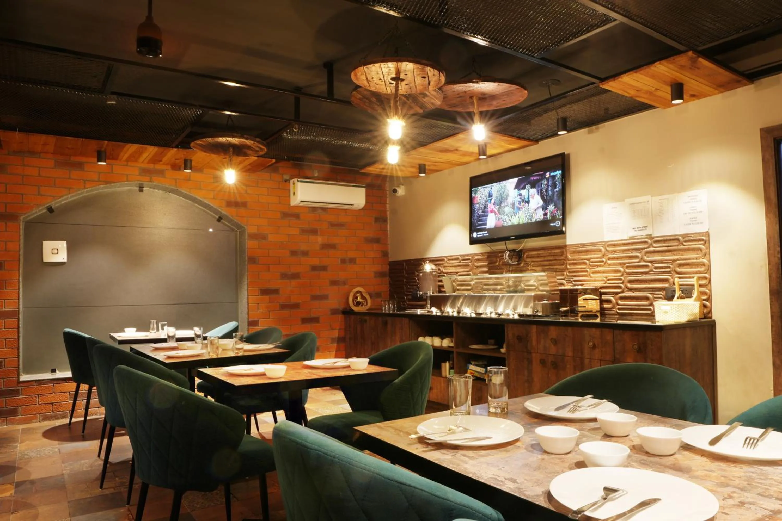 Restaurant/places to eat in METRO STUDIOS