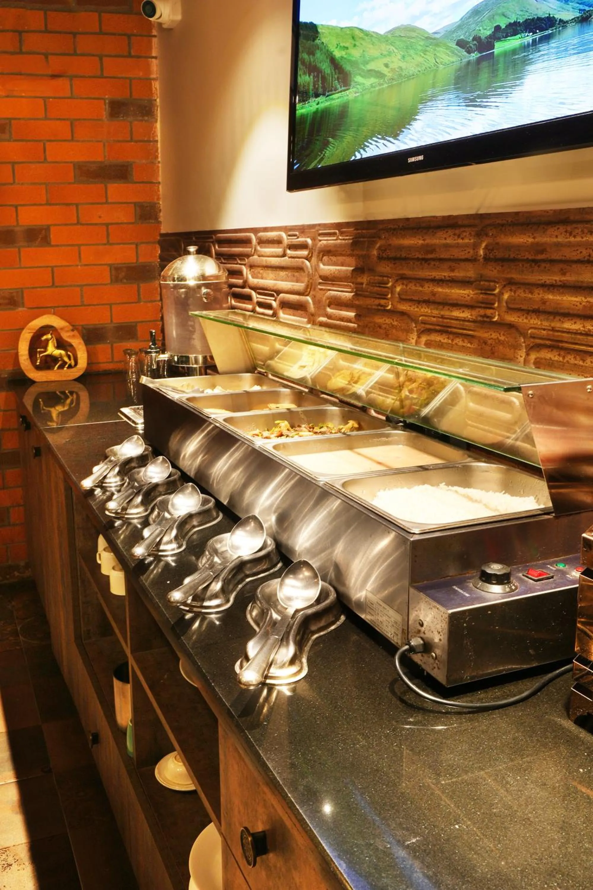 Restaurant/places to eat in METRO STUDIOS