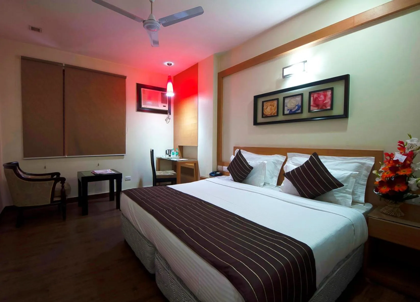 Photo of the whole room, Bed in Hotel Metropolitan