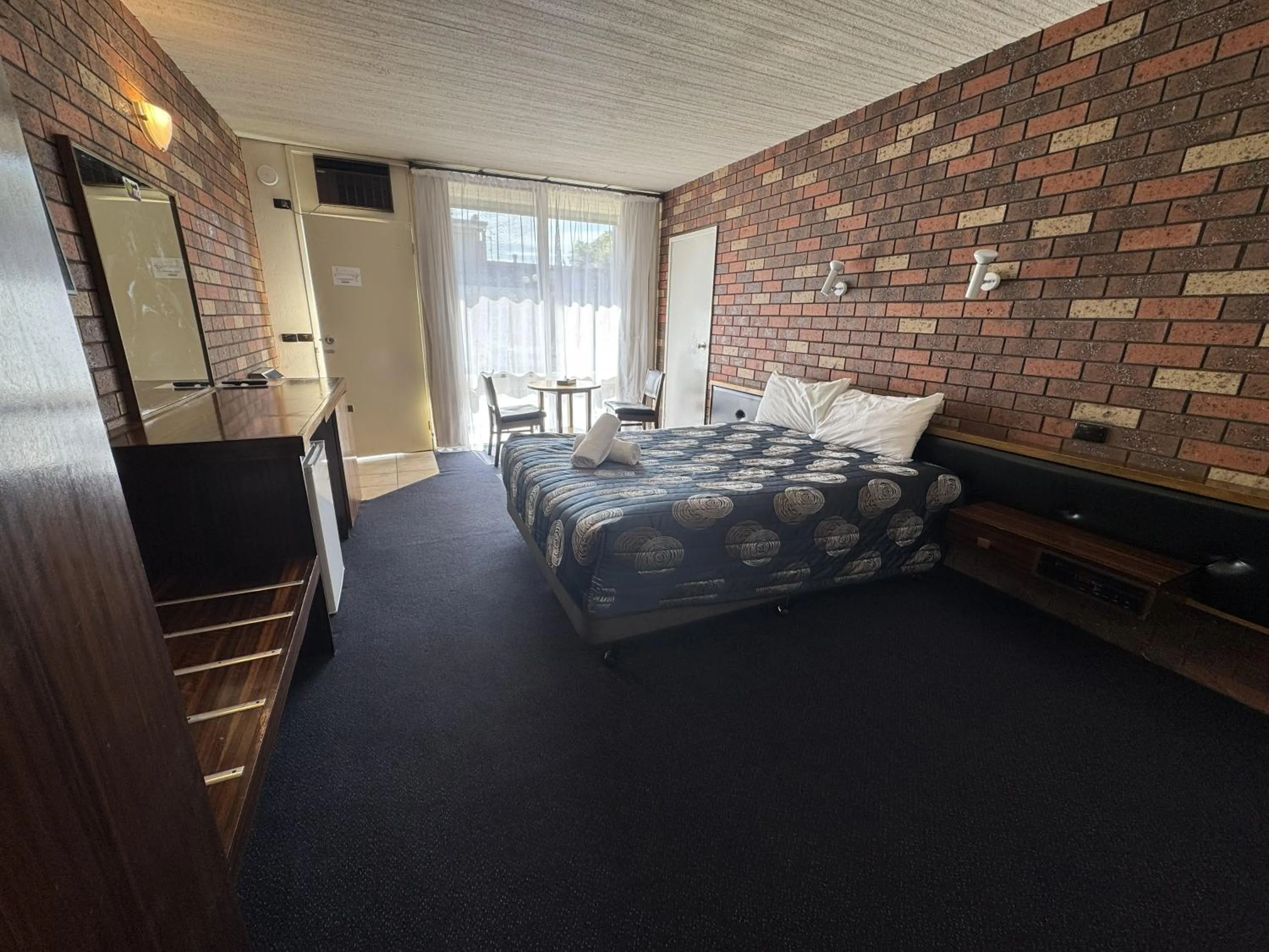 View (from property/room), Bed in LaTrobe Motel Morwell