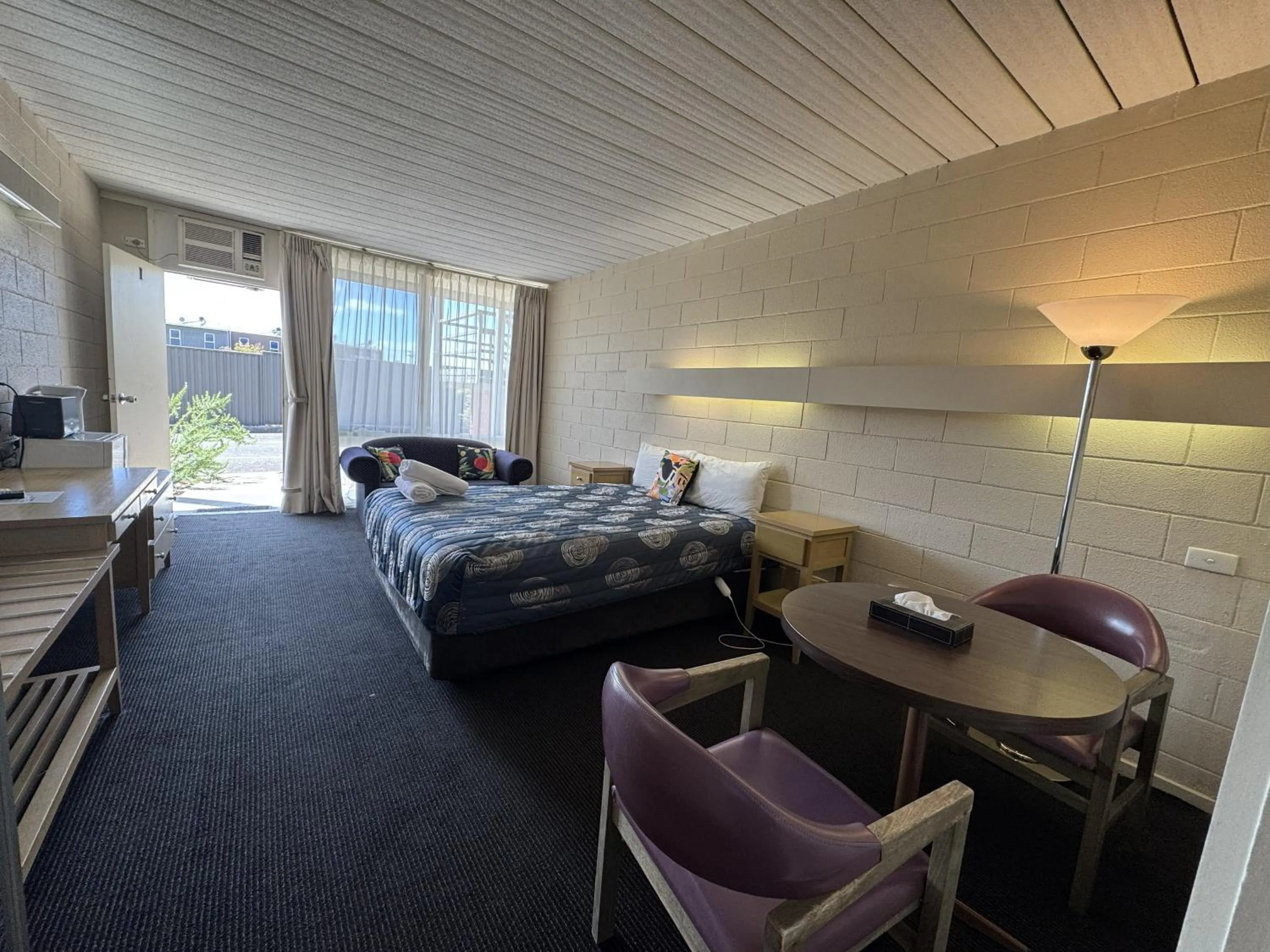 View (from property/room), Bed in LaTrobe Motel Morwell