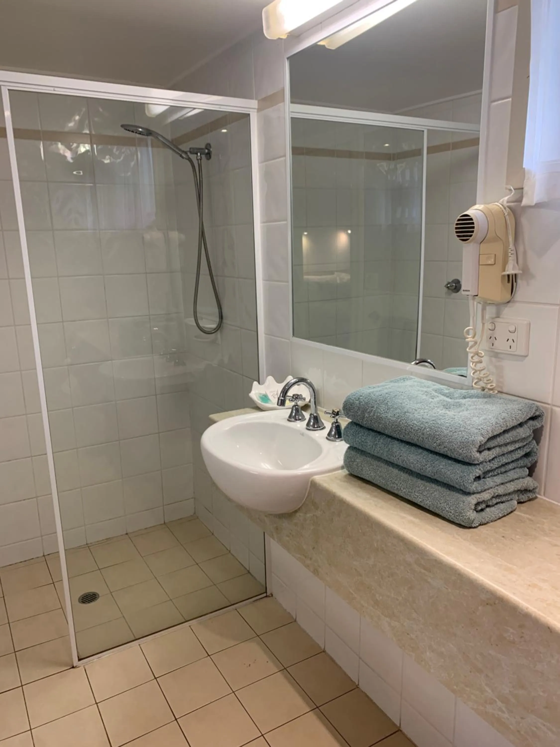 Standard Twin Room in LaTrobe Motel Morwell