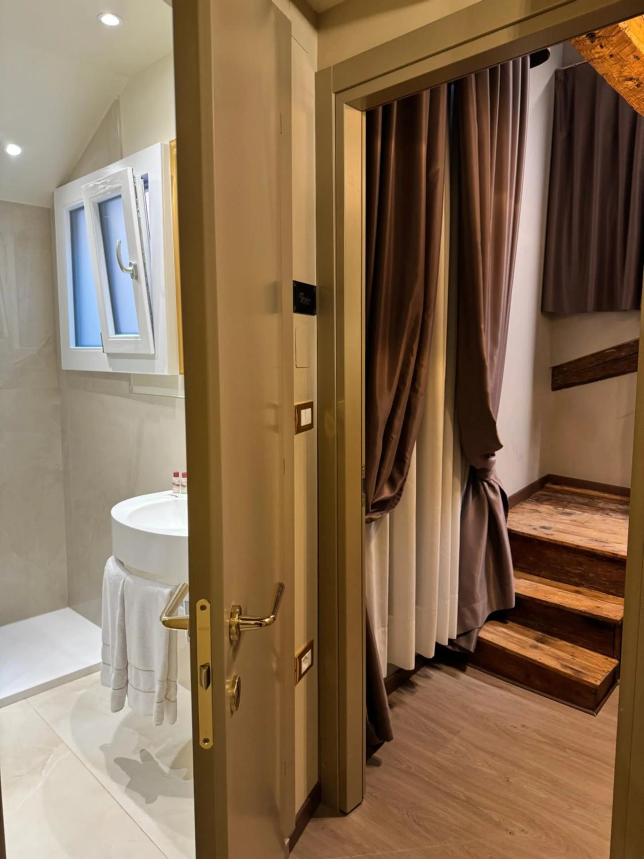 Bathroom in Cà Dell'Arte Palace