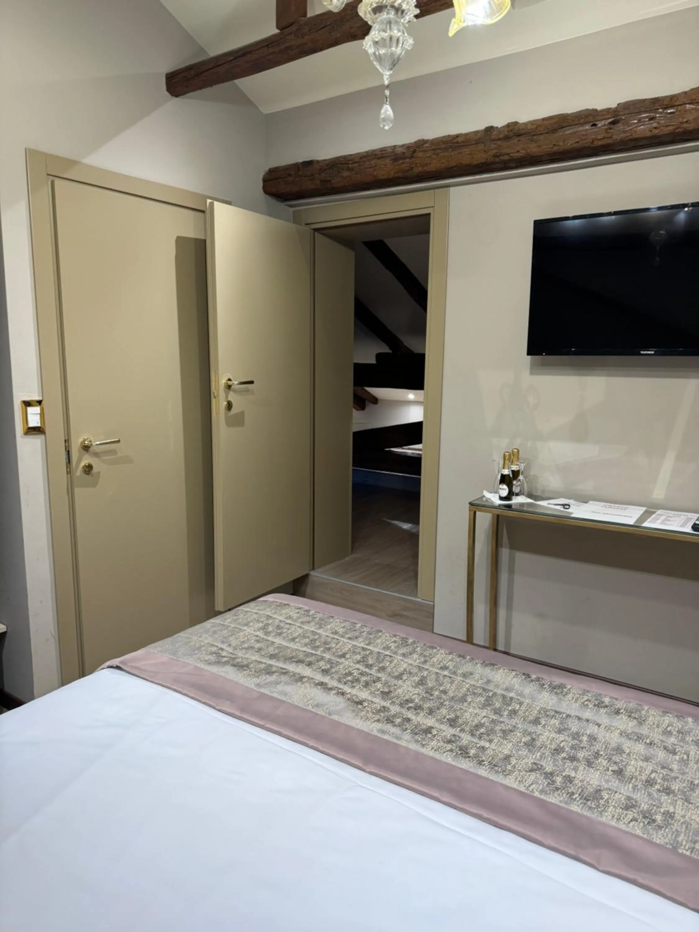 TV and multimedia, Bed in Cà Dell'Arte Palace