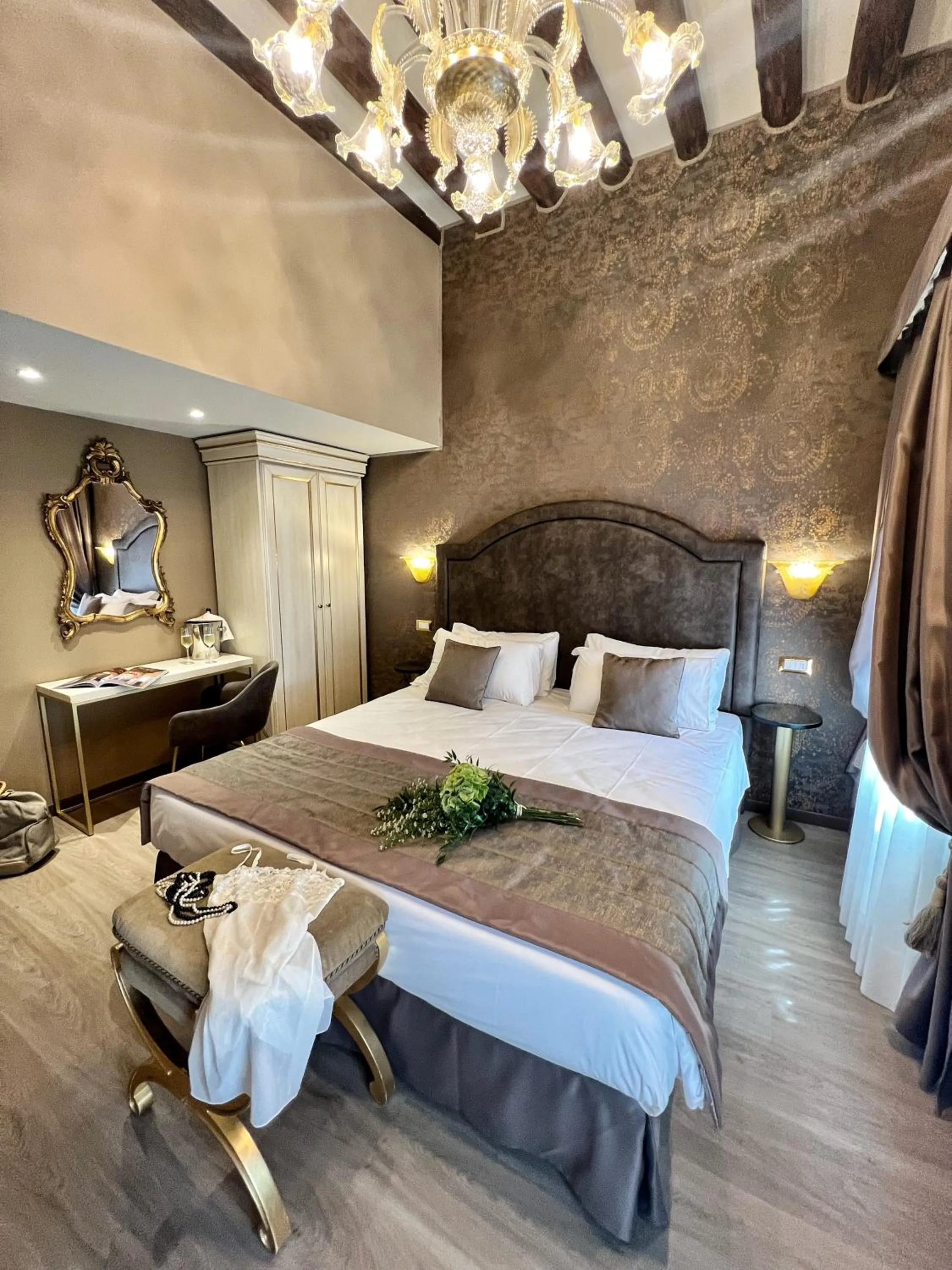 Photo of the whole room, Bed in Cà Dell'Arte Palace