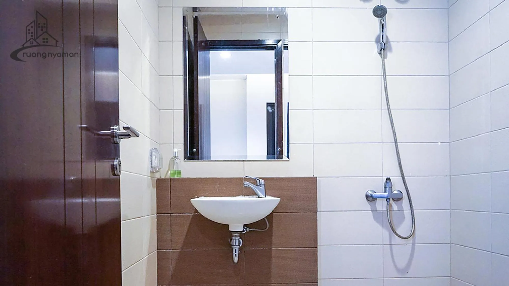 Bathroom in Regentown Near ICE BSD