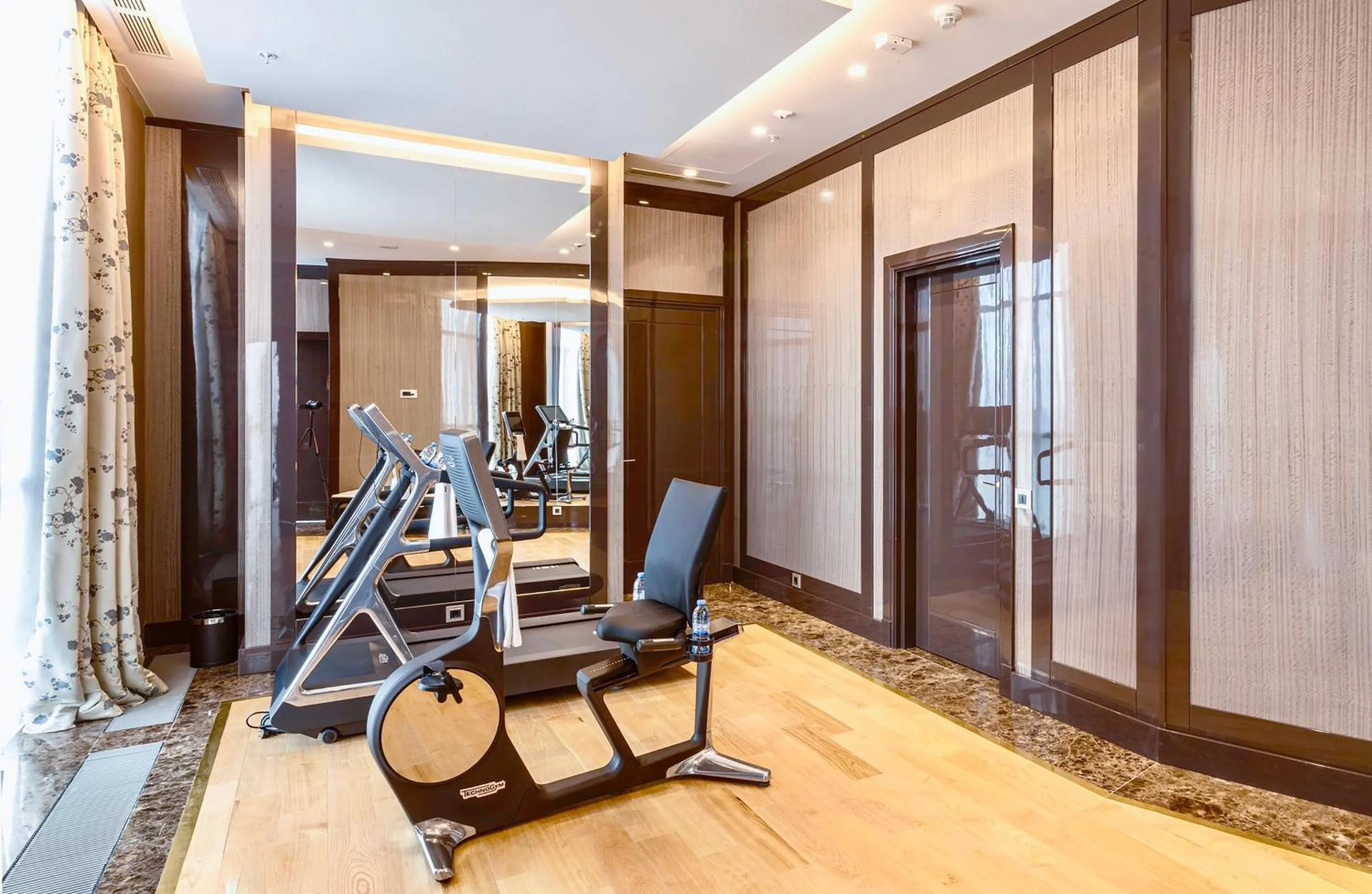 Fitness centre/facilities in Silk Road by Minyoun