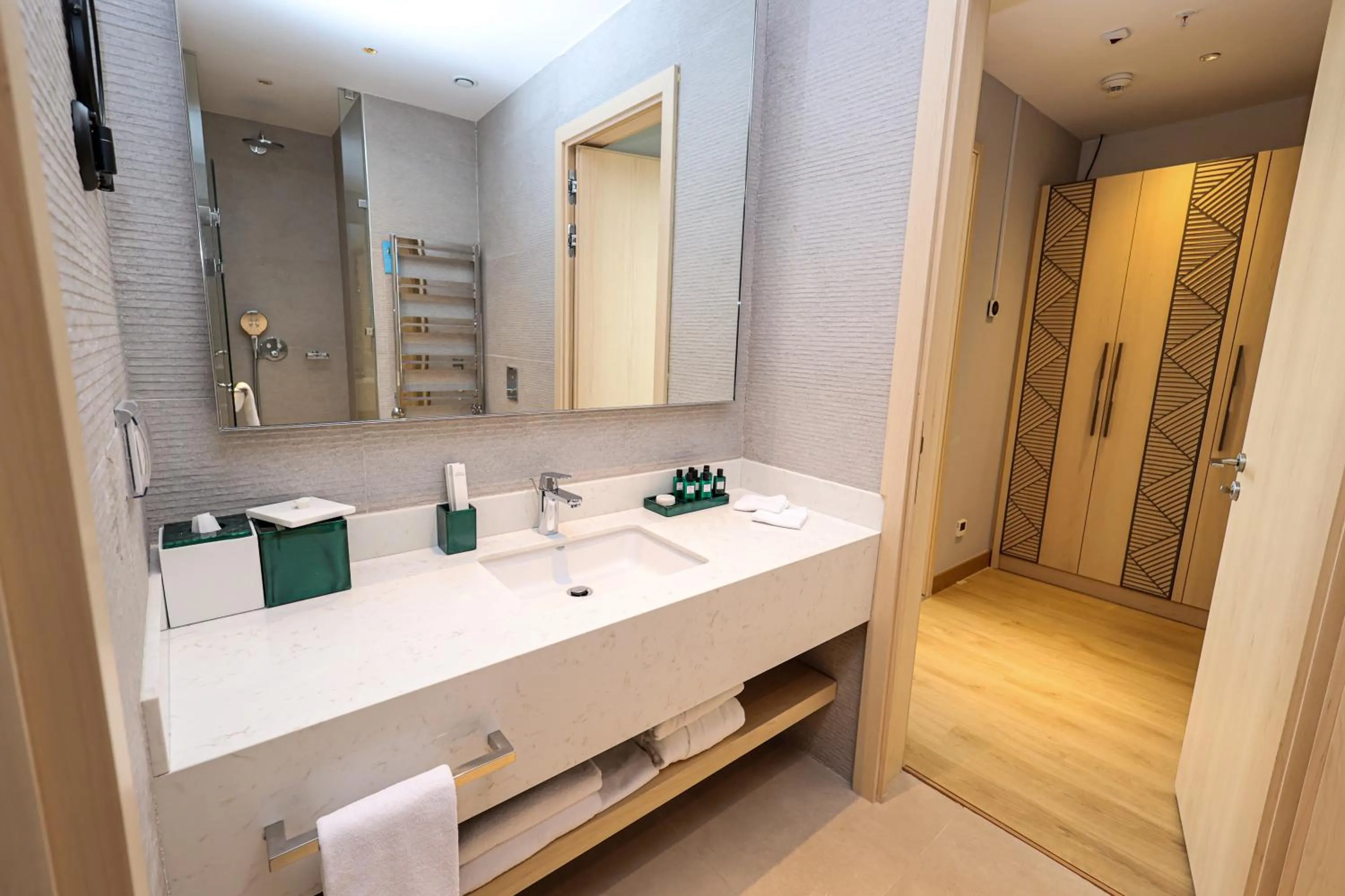 Shower in Hilton Garden Inn Samarkand Sogd