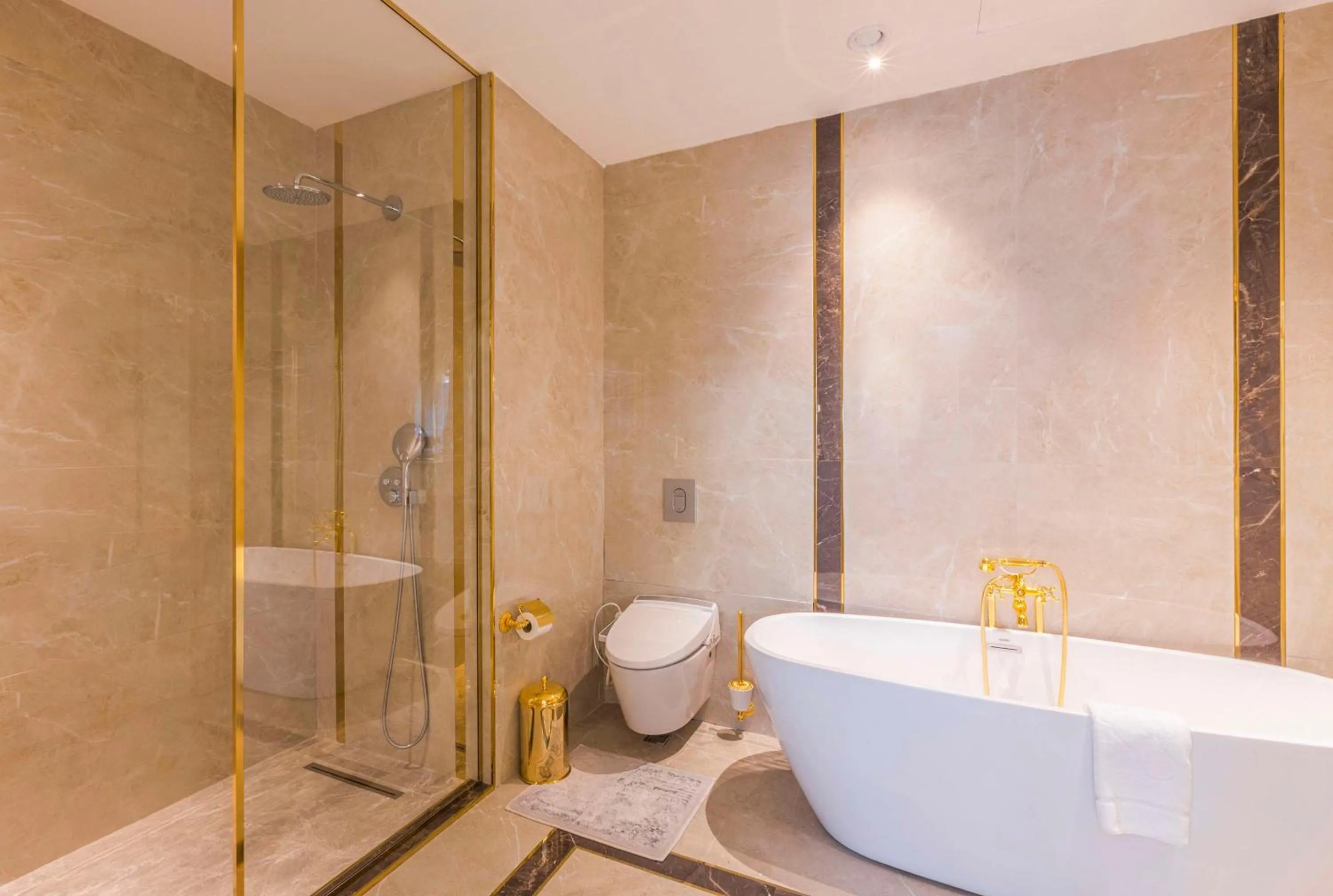 Shower in Hilton Garden Inn Samarkand Sogd