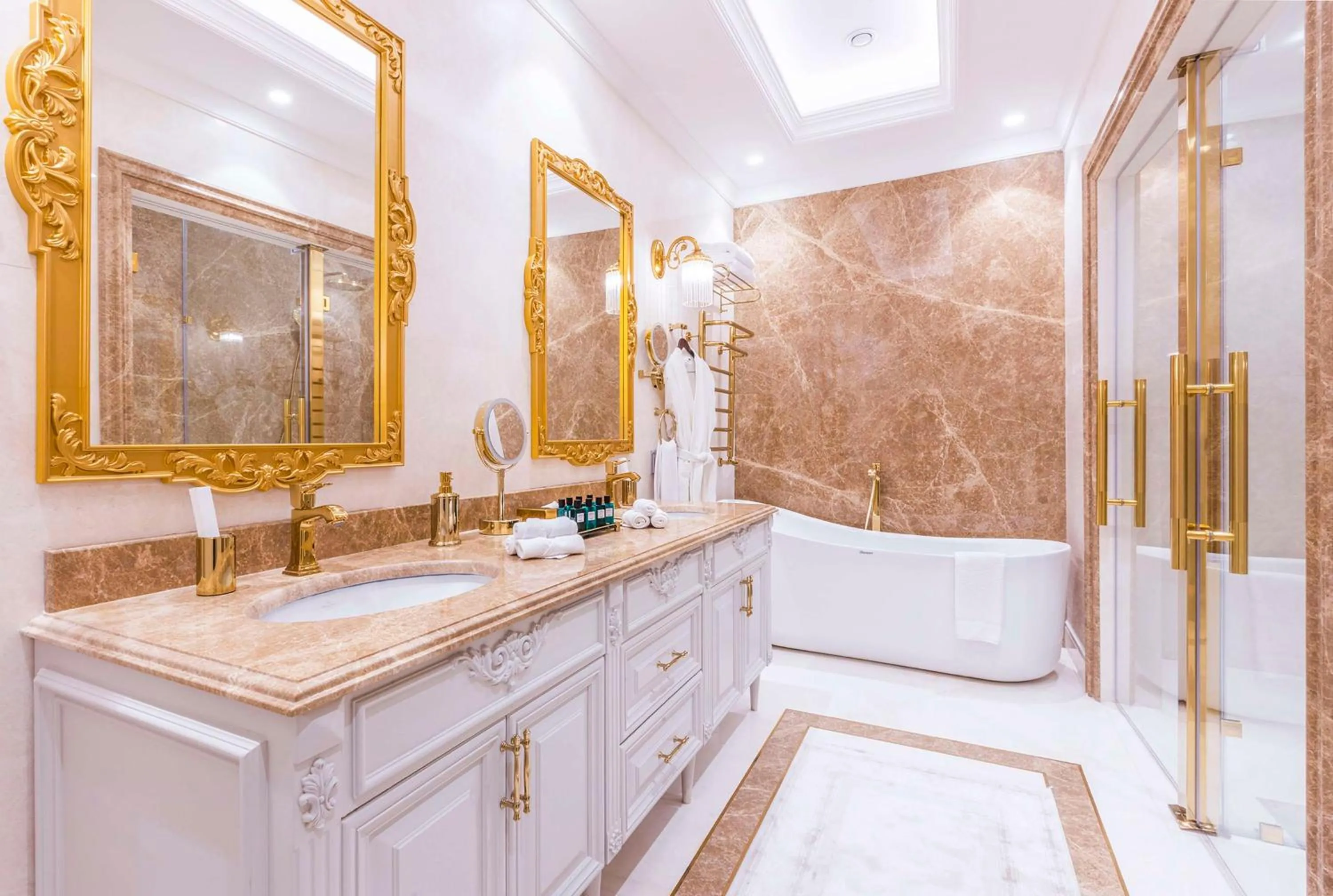 Shower in Hilton Garden Inn Samarkand Sogd