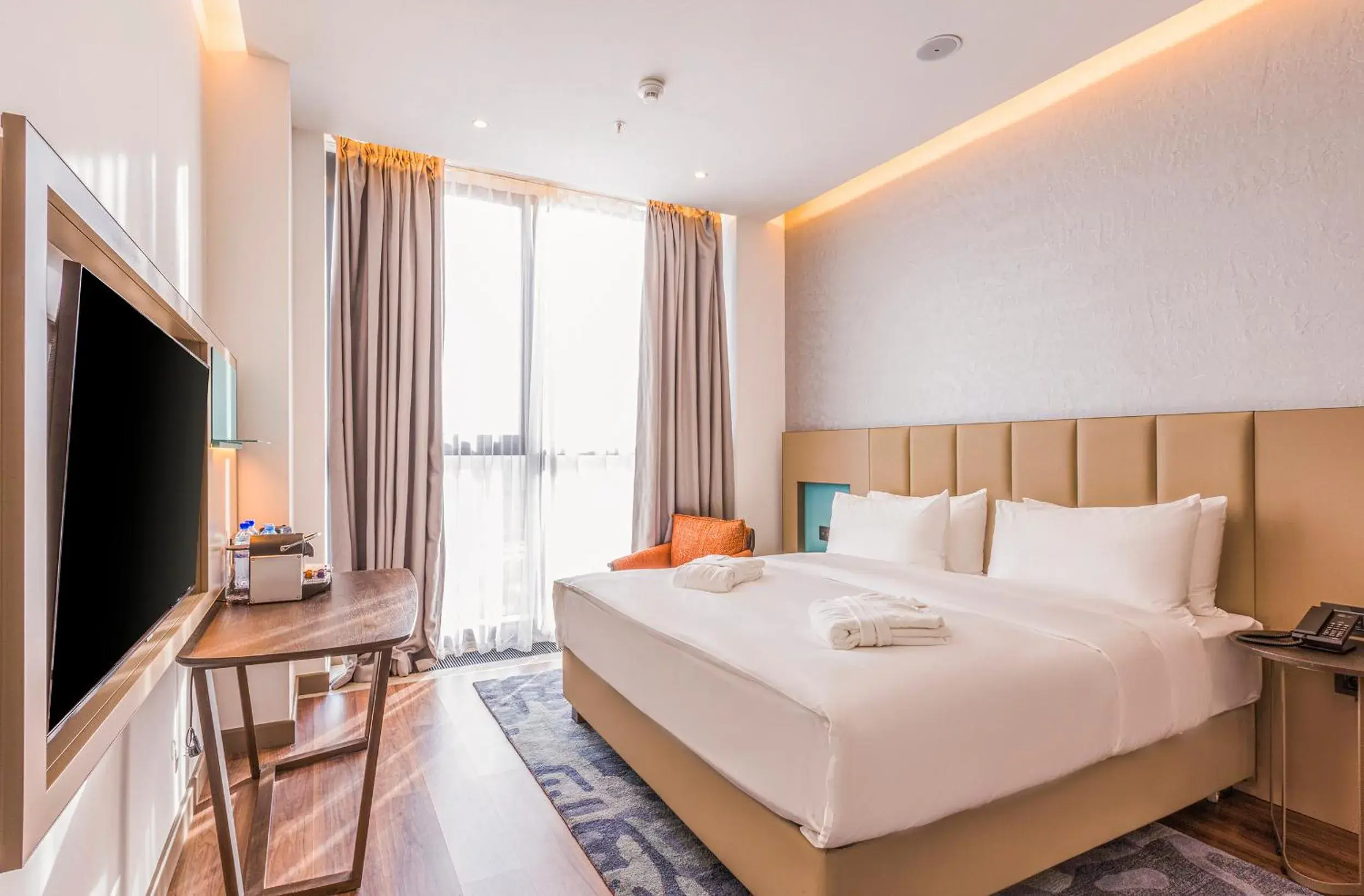 Suite with Canal View - single occupancy in Wellness Park Hotel Bactria Suite with Canal View - single occupancy in Wellness Park Hotel Bactria