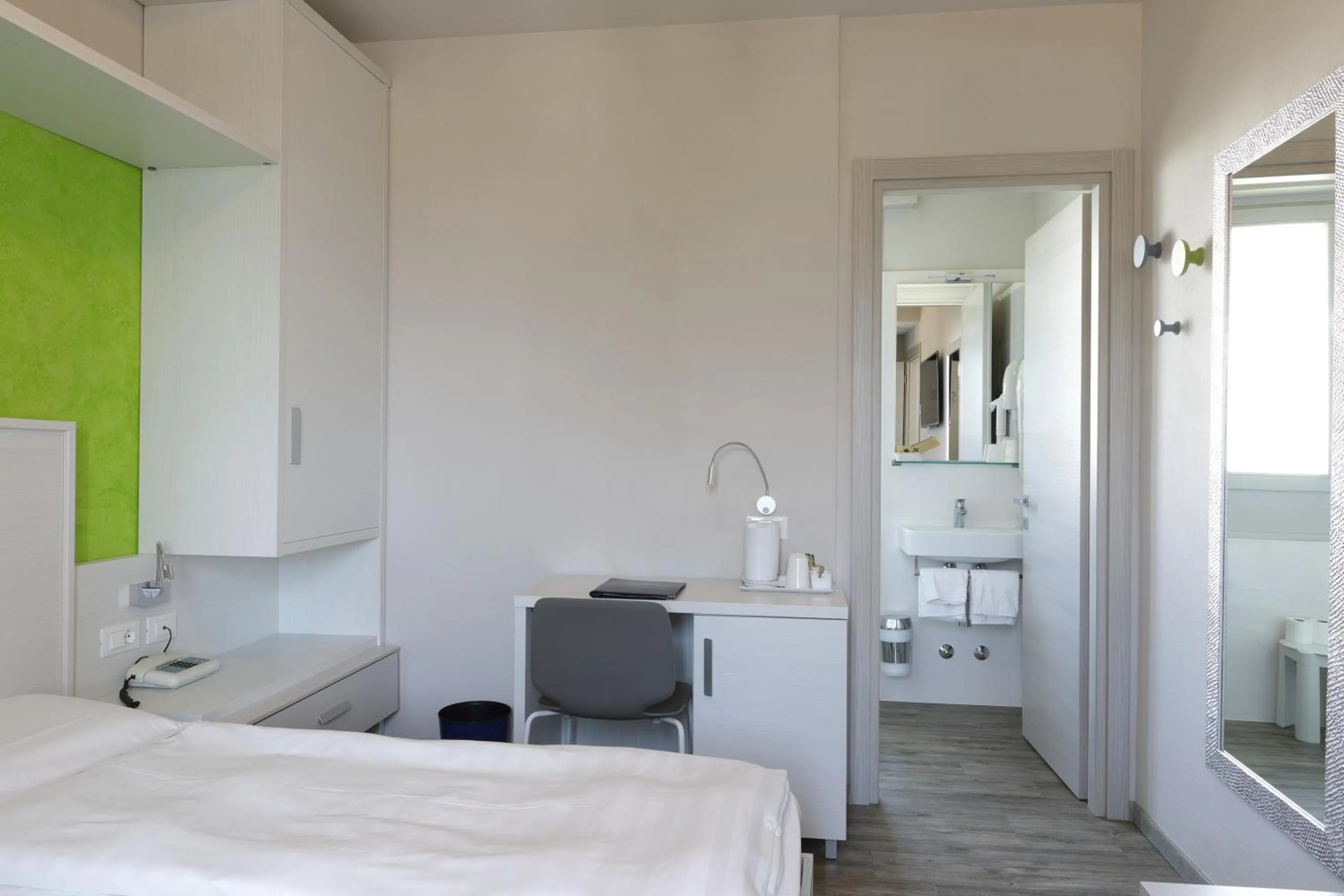 Bedroom, Bed in Eco Hotel Benacus