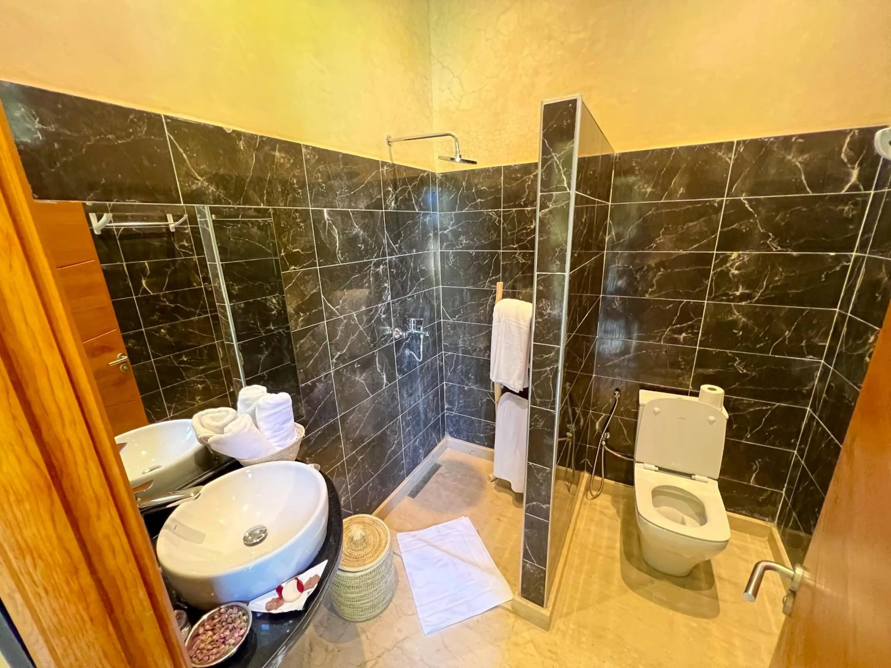 Toilet in Riad villa saphir & SPA