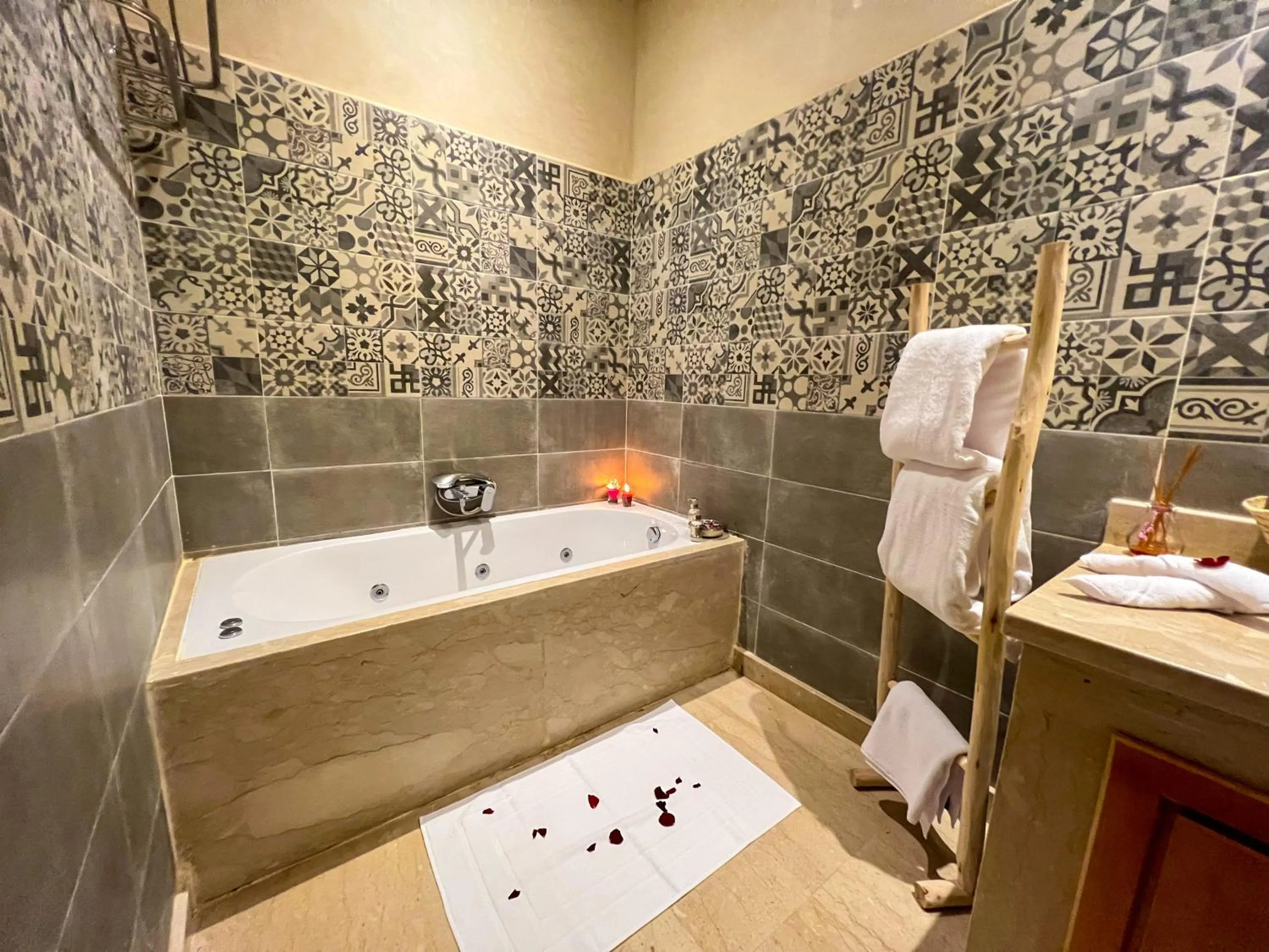 Shower in Riad villa saphir & SPA
