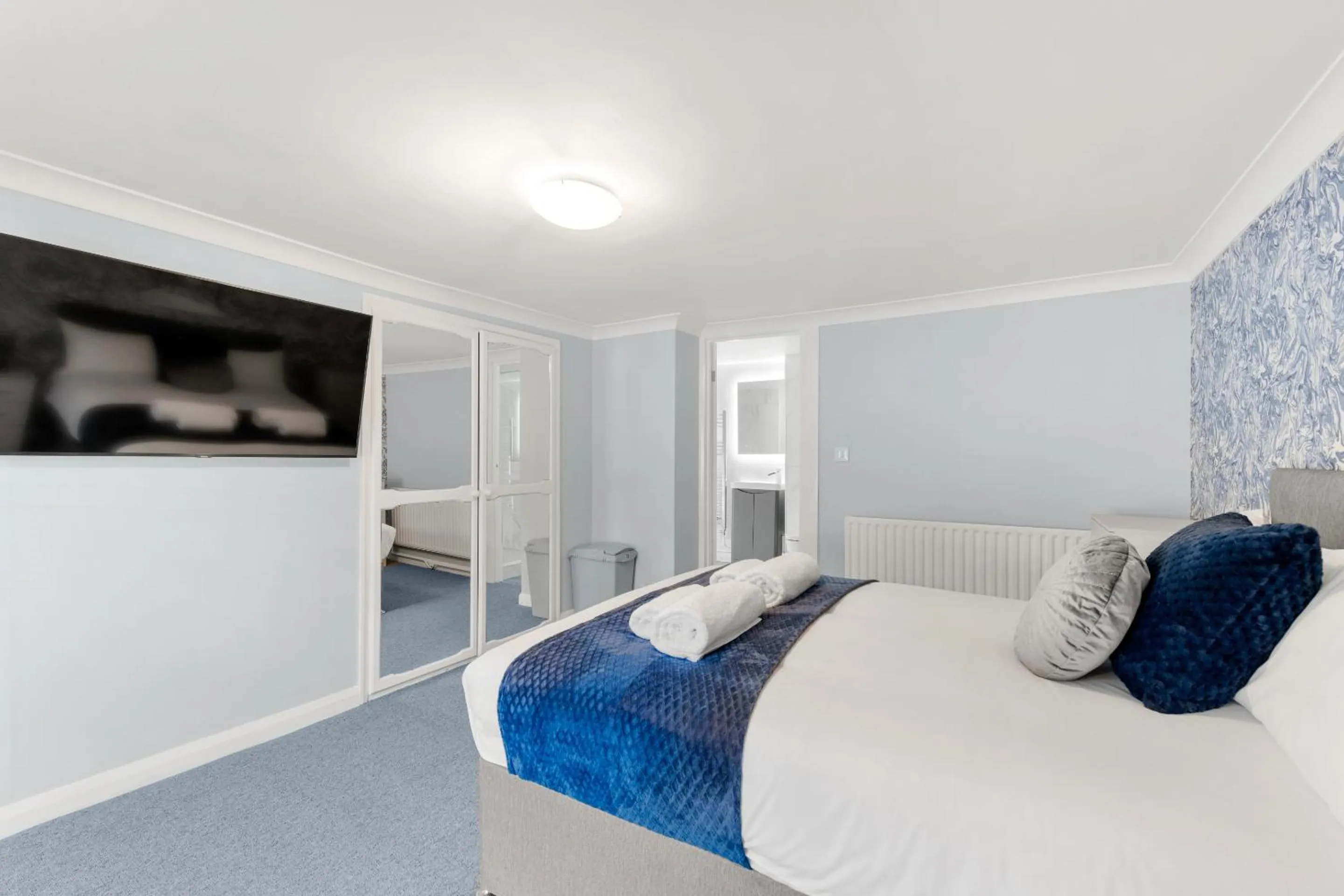 Bedroom, Bed in Town House Rooms