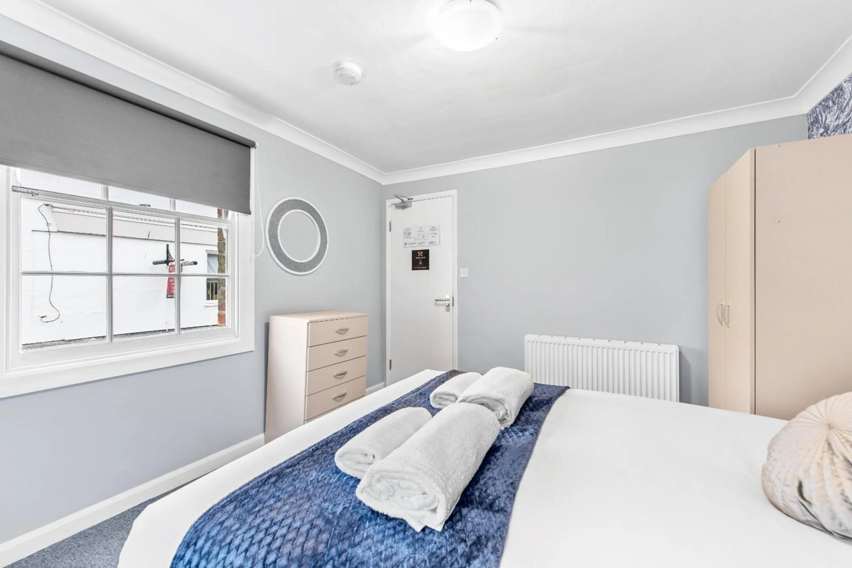 Bedroom, Bed in Town House Rooms