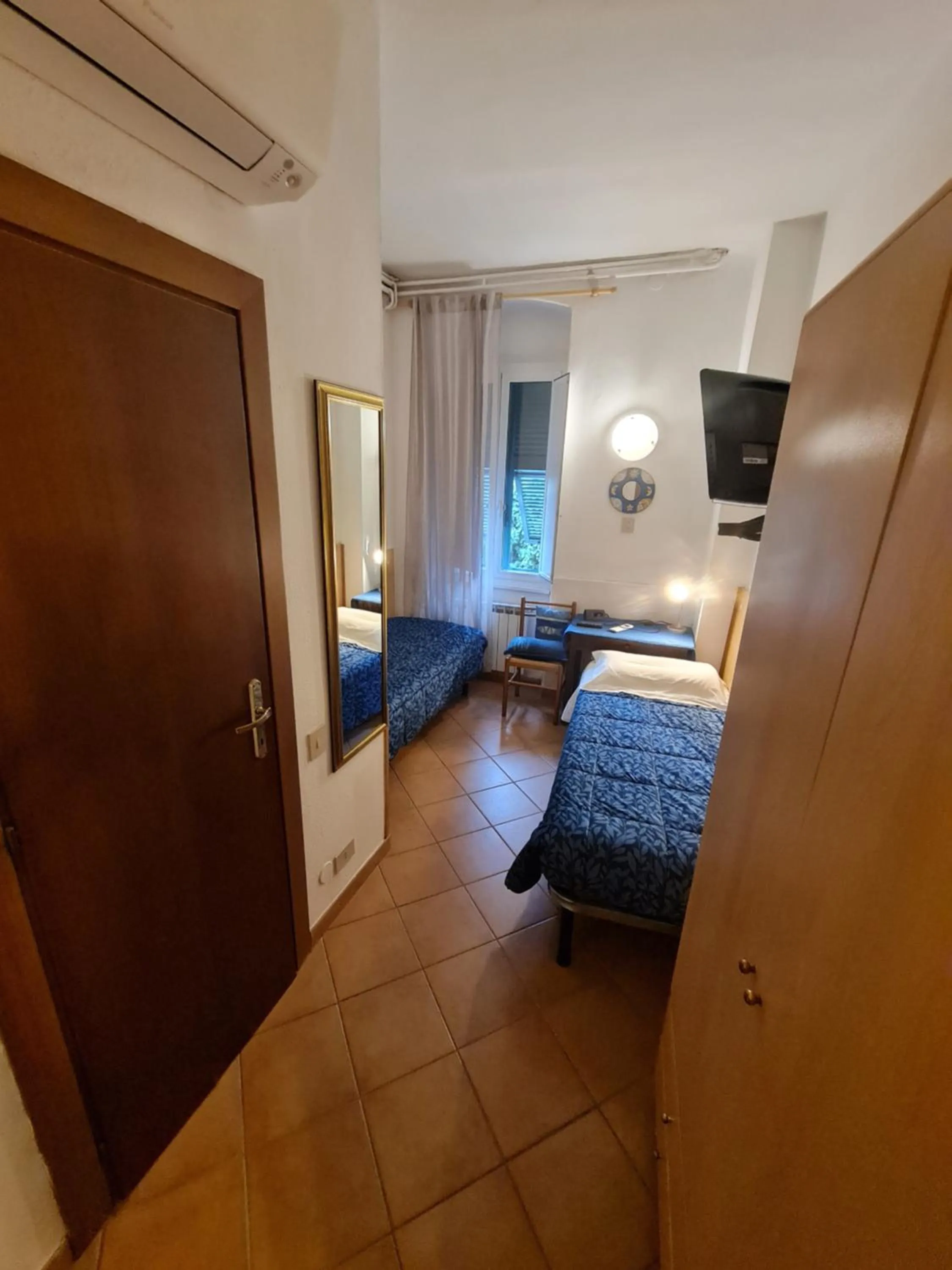 Bedroom, Bed in Albergo Genio