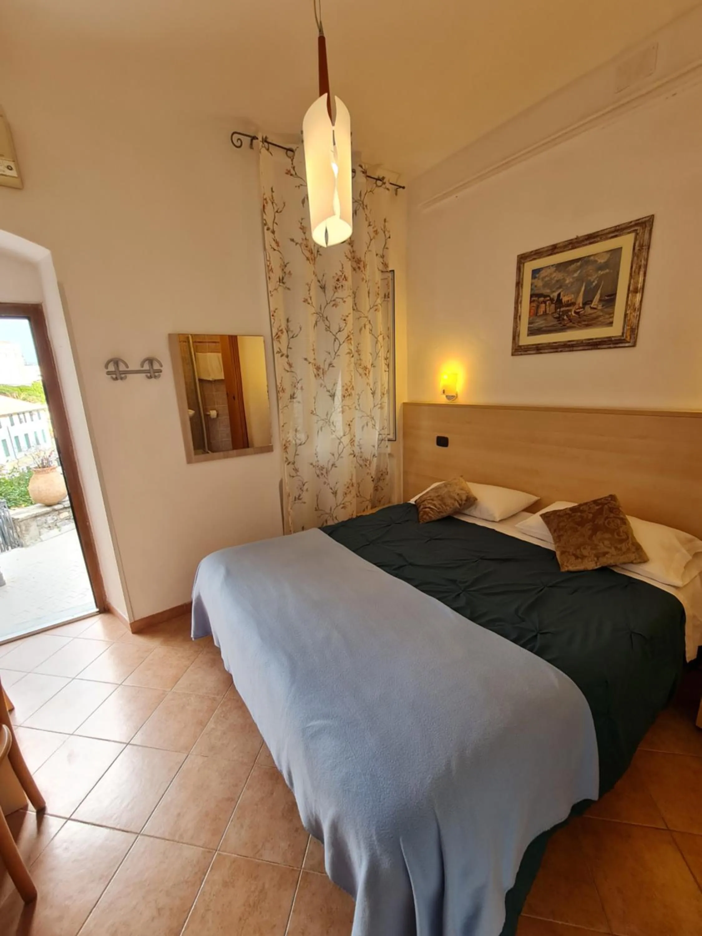 Bedroom, Bed in Albergo Genio