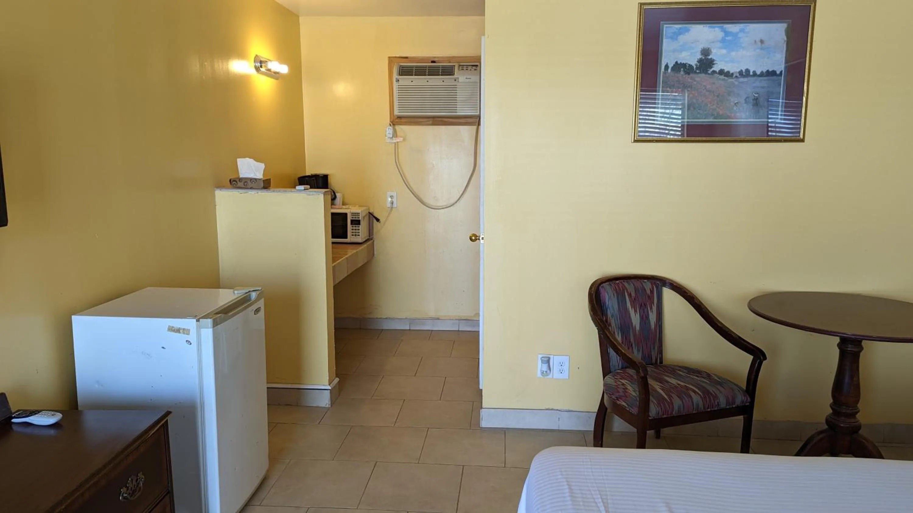 Living room in Canadian Inn