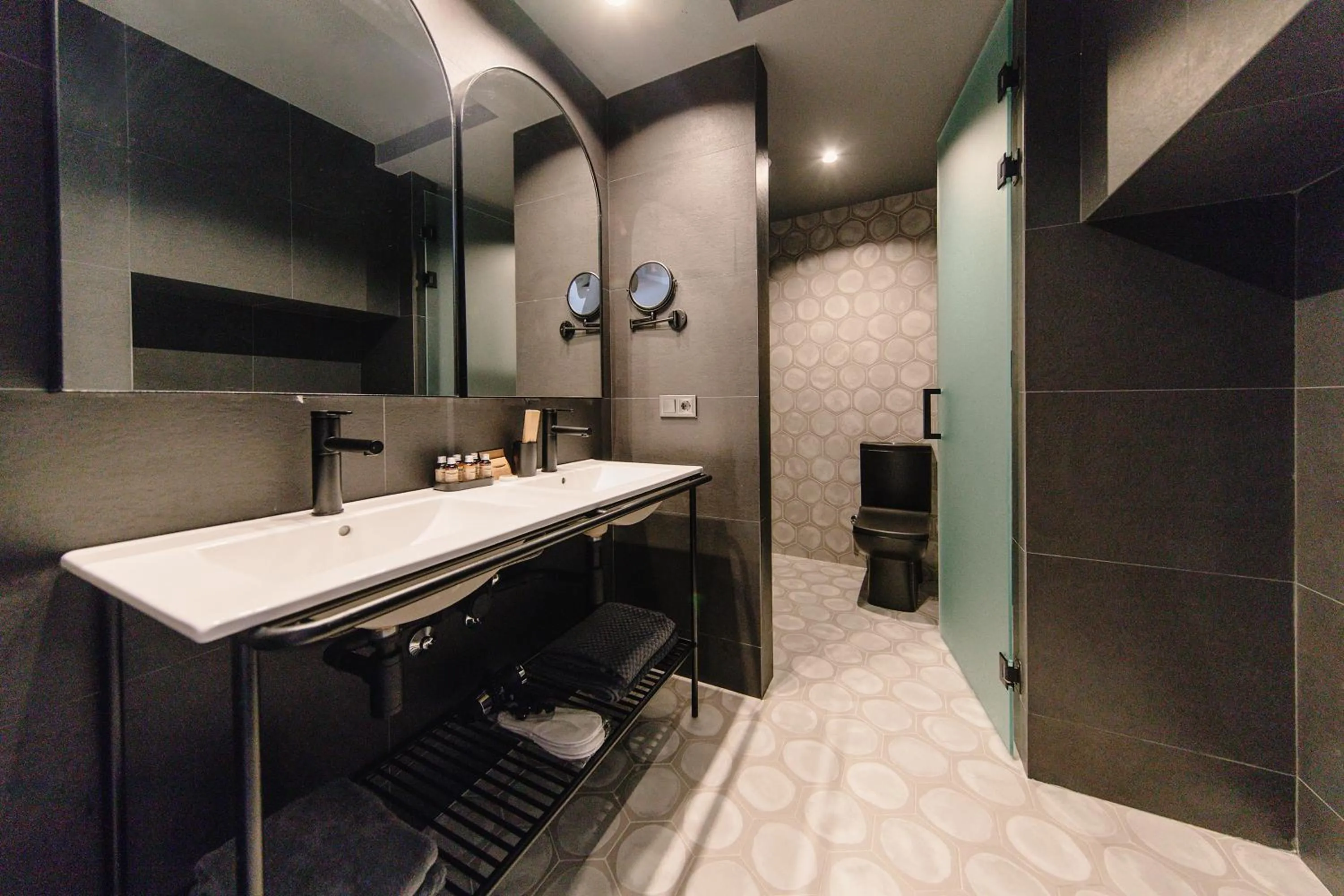 Shower in STROFI Boutique Hotel