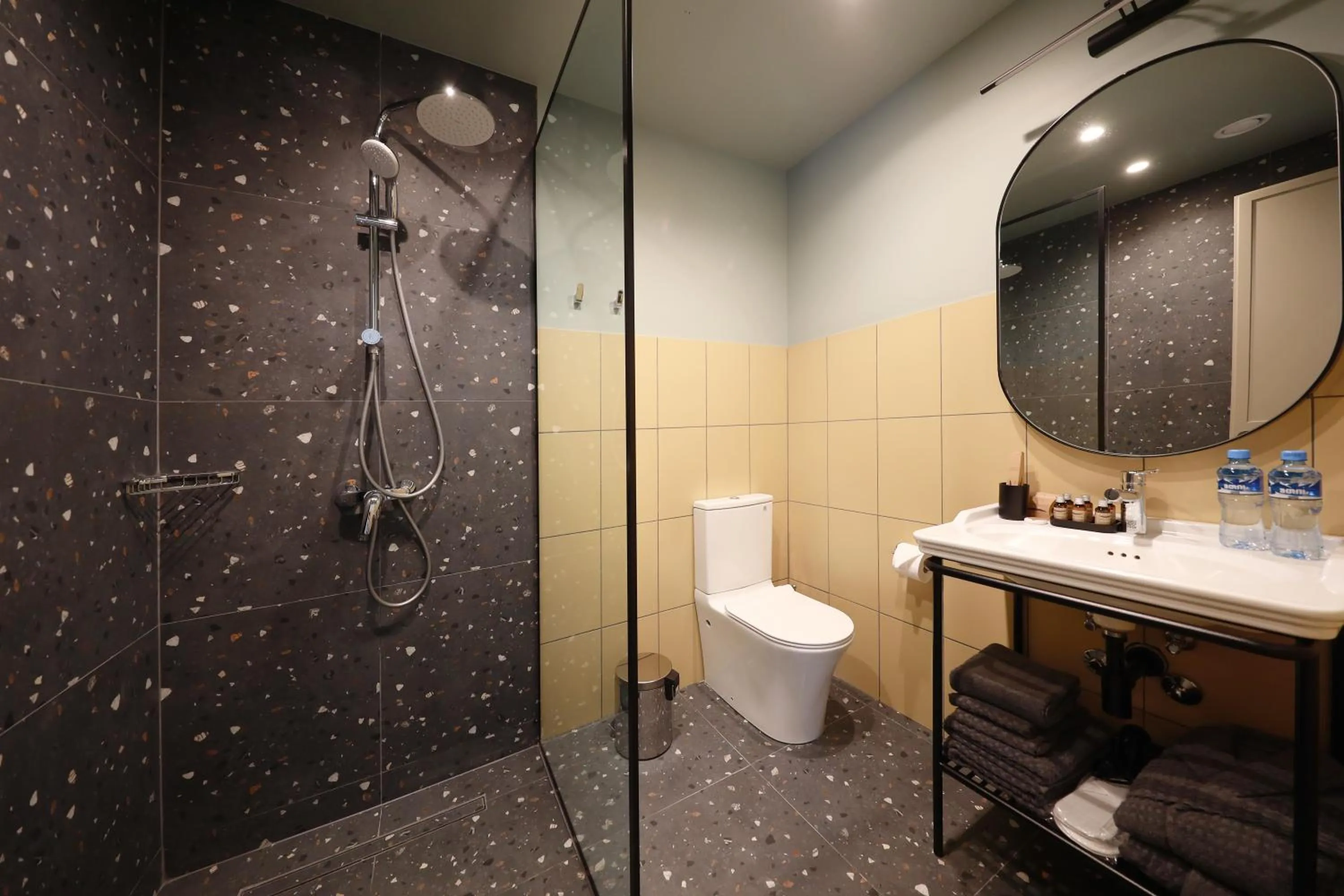 Shower in STROFI Boutique Hotel