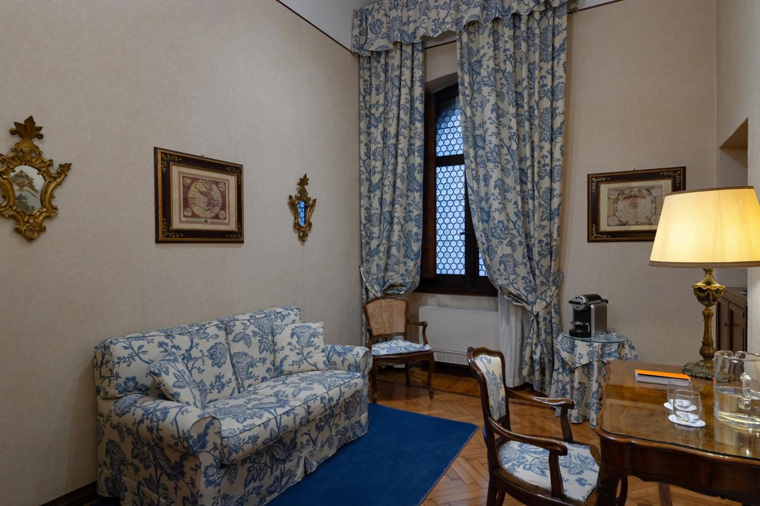 Seating area in Hotel Posta