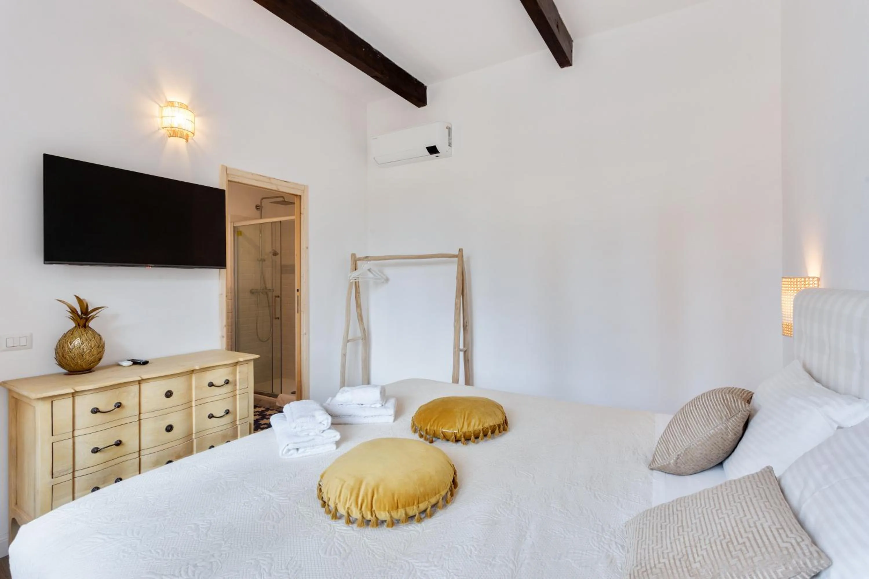 Bed in Maison d'Orange - La Pinede