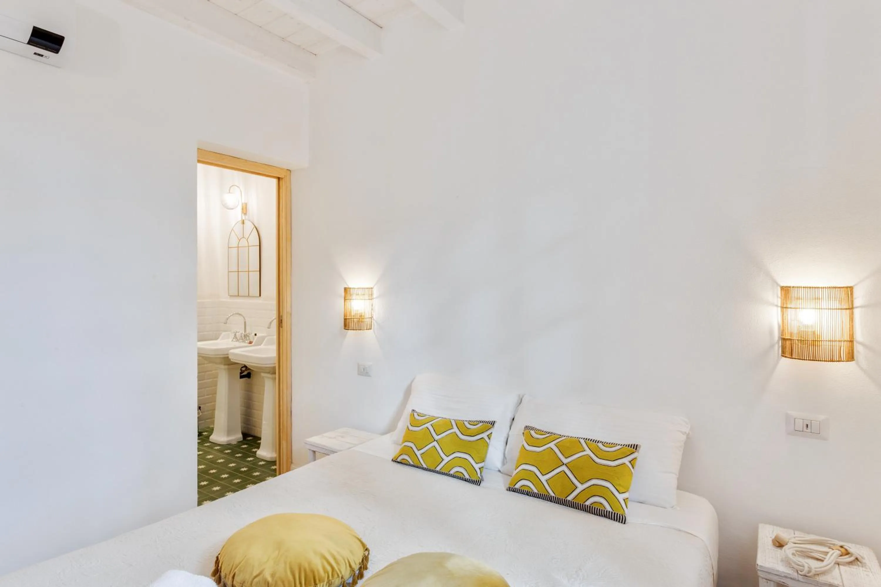 Bed in Maison d'Orange - La Pinede